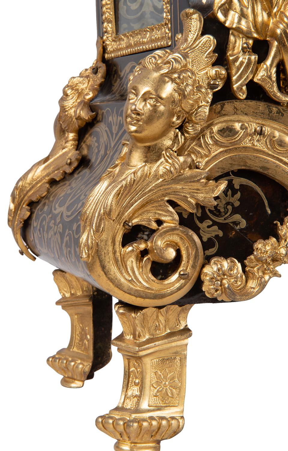 A very good quality 19th century French Boulle inlaid mantel clock having wonderful classical brass inlay to the tortoiseshell ground, a gilded ormolu finial of Boudica above the eight day duration chiming movement. Enamel porcelain roman numerals,