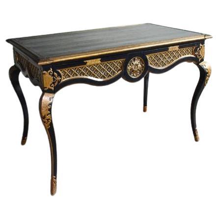 19th century French 'Boulle' Table 

A late 19th century French ‘Boulle’ style inlaid table, serpentine in shape, classical scrolling brass inlaid decoration to the top, raised elegantly on cabriole legs. The table is decorated with floral designs