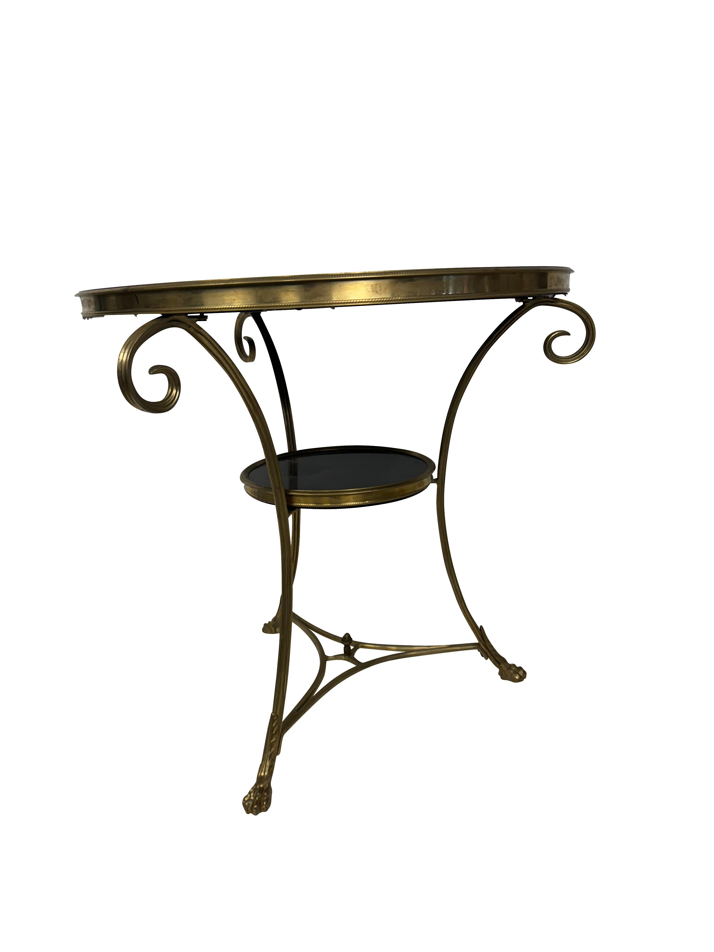 Néoclassique Table de Gueridon en laiton et marbre noir du 19e siècle en vente