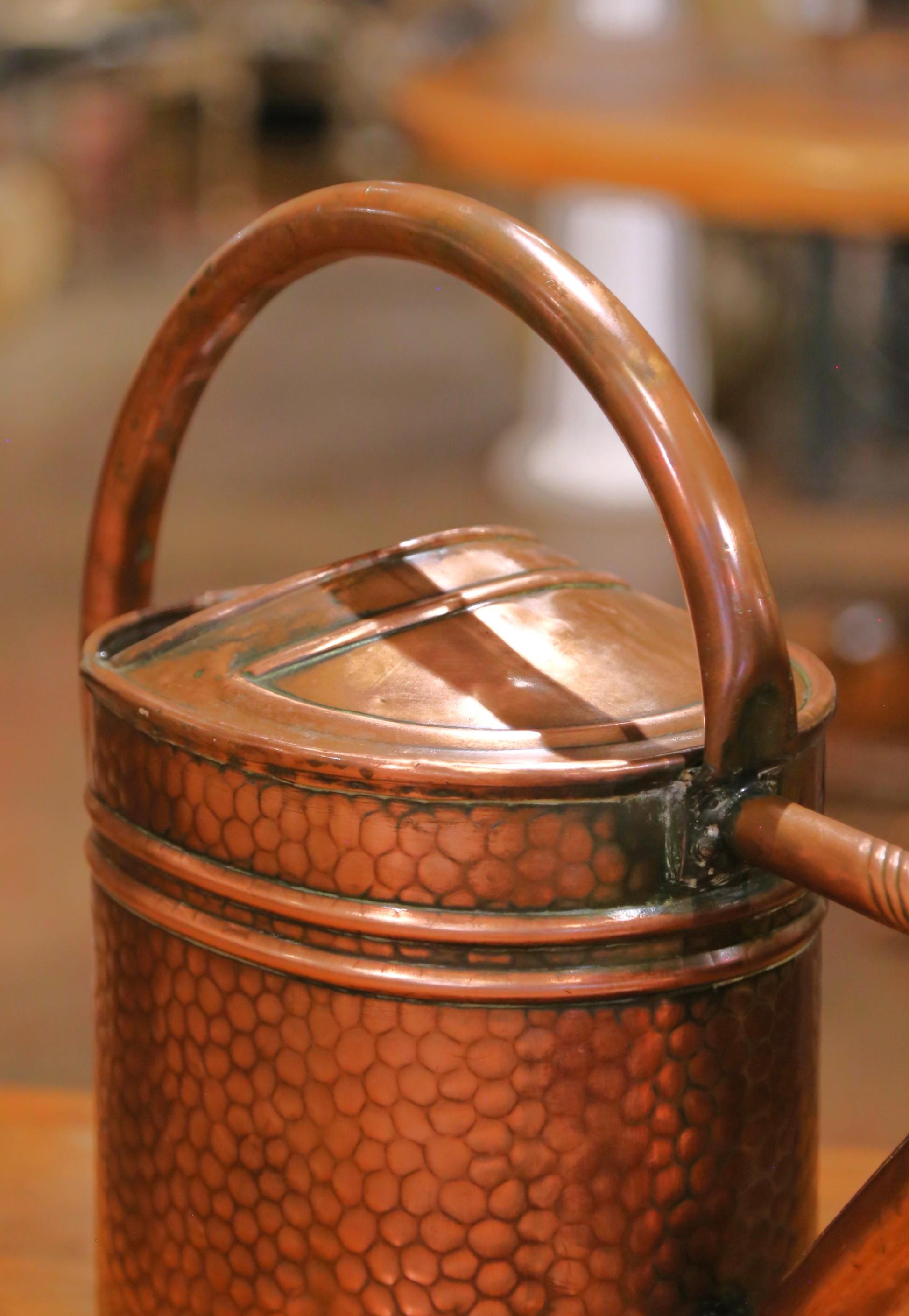 Arrosoir normand en cuivre et laiton du 19e siècle Bon état - En vente à Dallas, TX