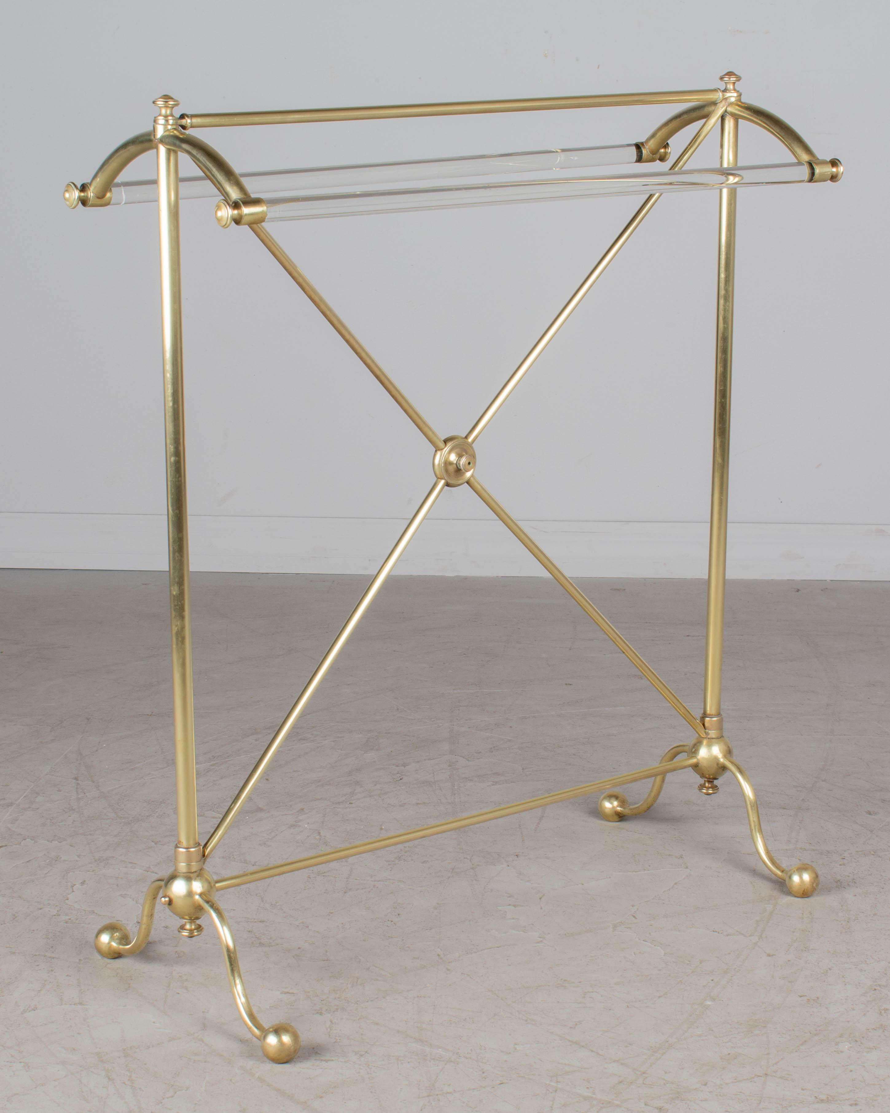 A late 19th century French freestanding brass towel rack or rail with double glass bars. Sturdy with x-frame and cast brass ball feet, finials and center detail. In good condition, polished but not lacquered. Circa 1880-1900. 32
