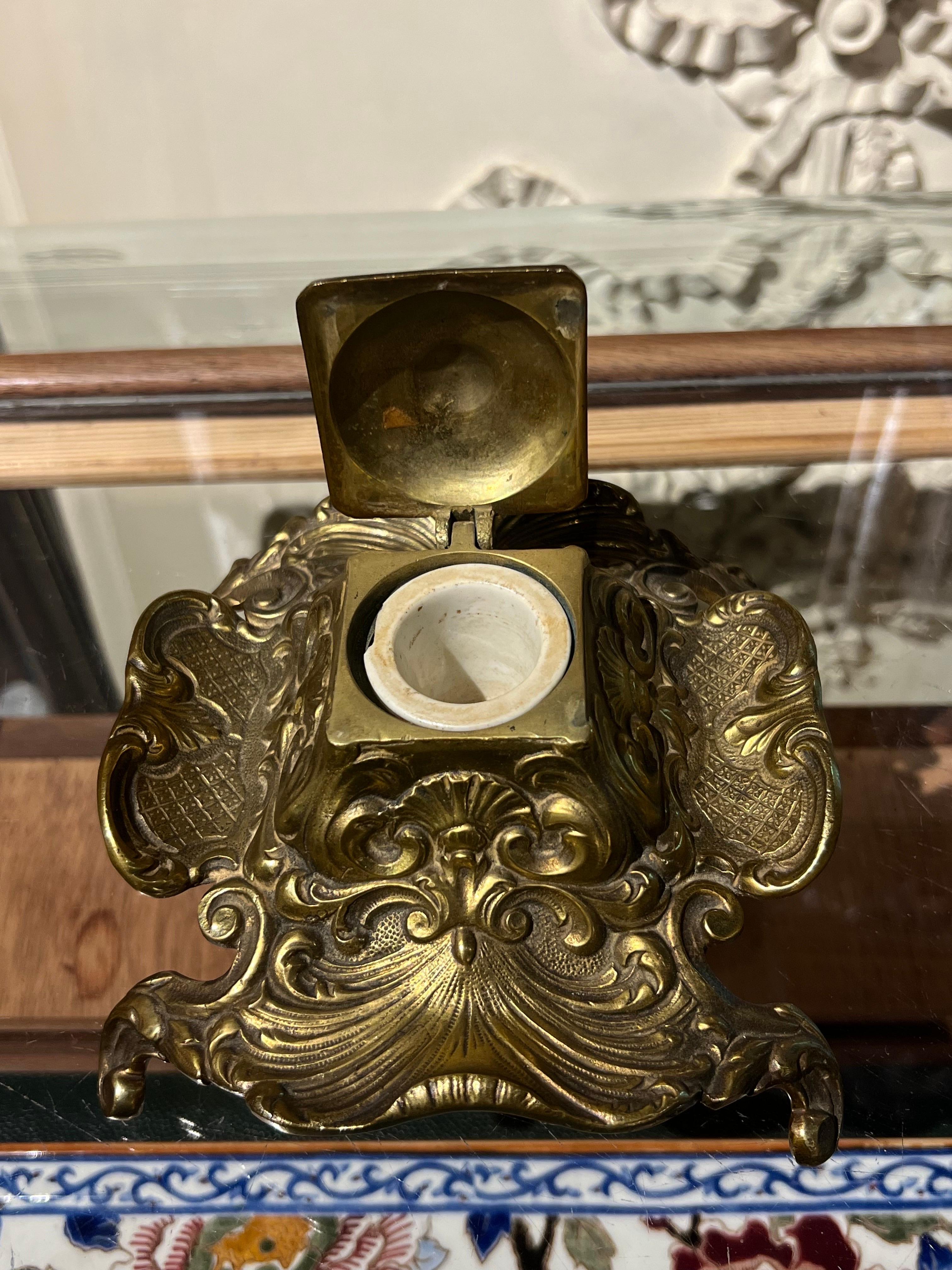 19th Century French Brass Antique Engraved and Signed Inkwell Louis XV Style For Sale 1