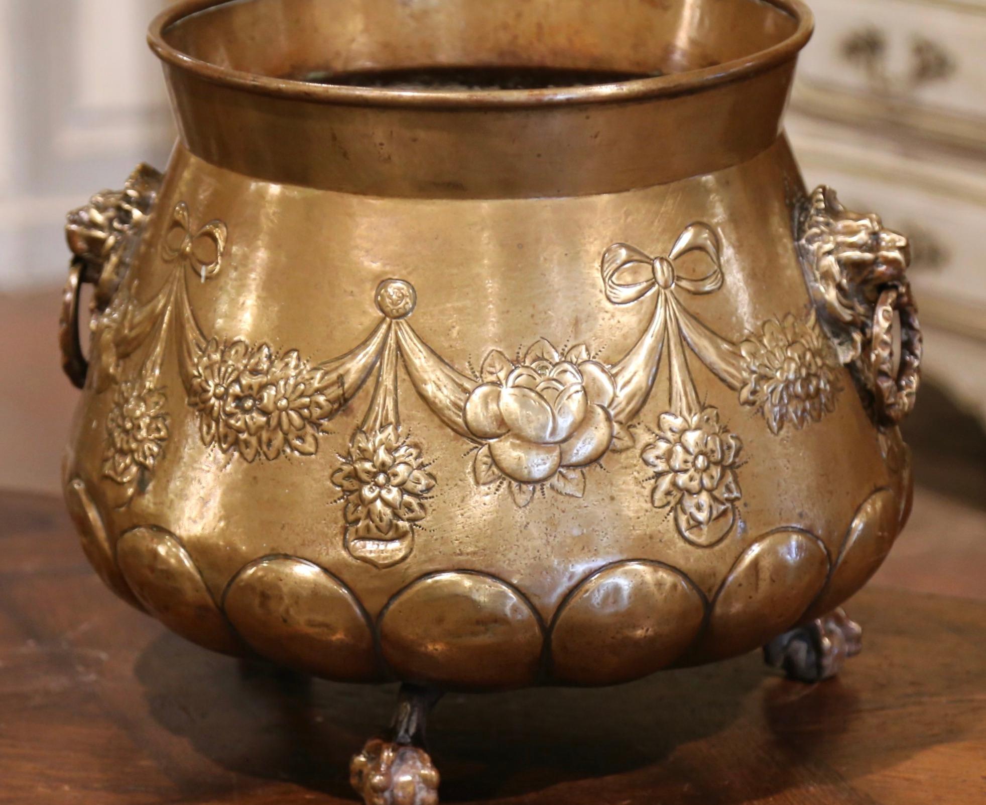 19th Century French Brass Cache-Pot with Lion Head Handles and Repousse Decor In Excellent Condition In Dallas, TX