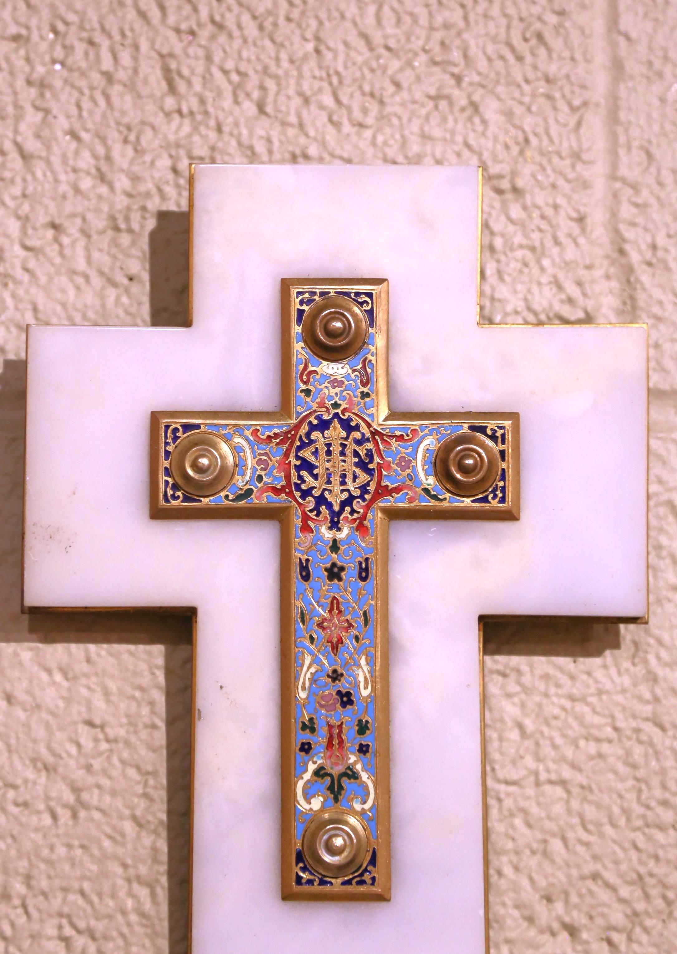 Croix champlevée française du 19ème siècle avec bénitier sur marbre blanc Excellent état - En vente à Dallas, TX