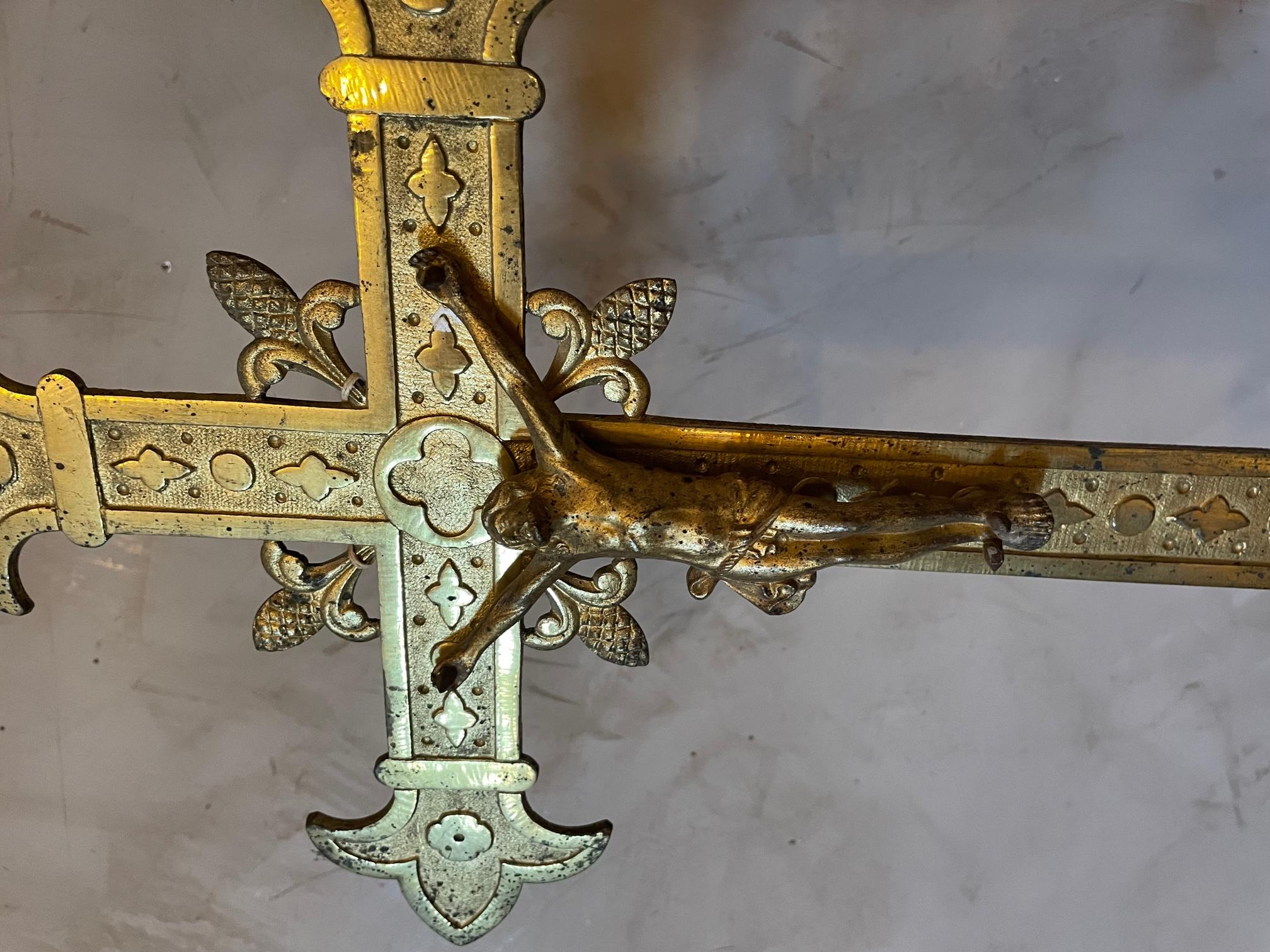 19th Century French Brass Christ Cross, 1880s In Good Condition For Sale In LEGNY, FR