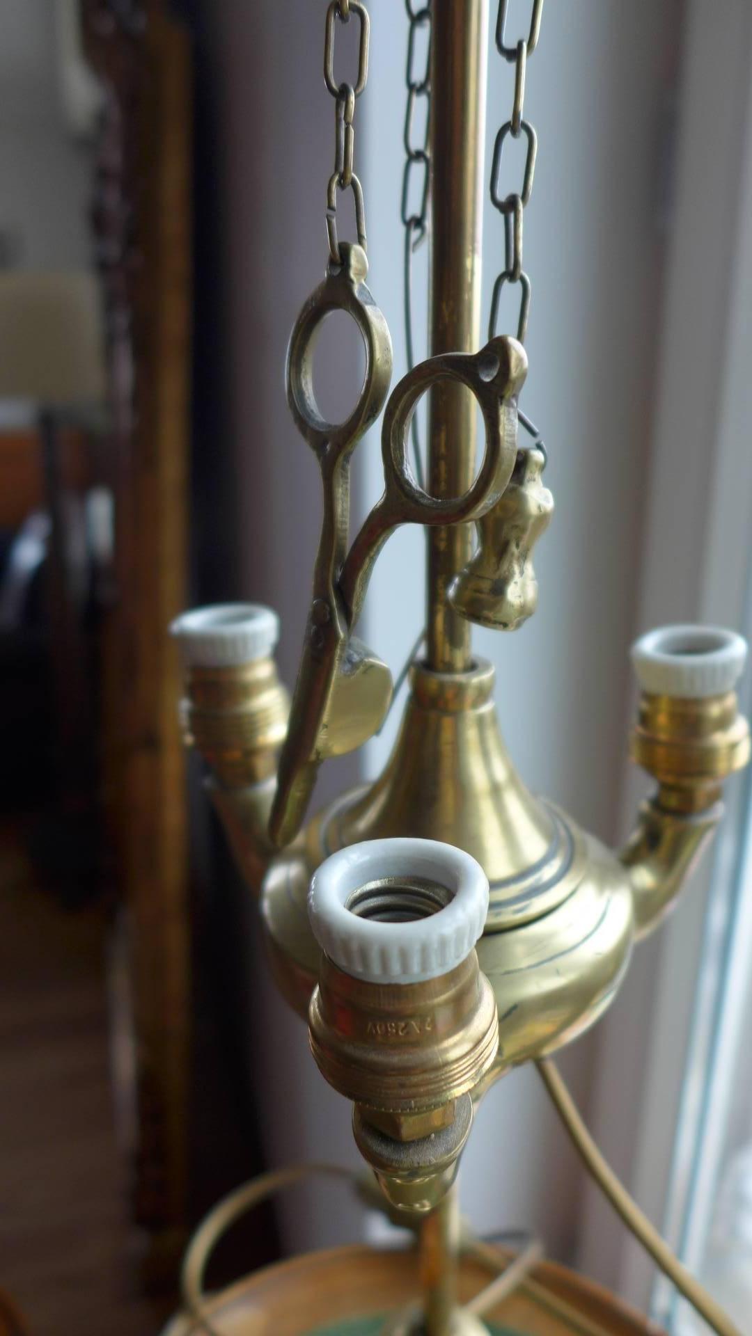 Französische verstellbare Messing-Schreibtischlampe im Empire-Stil aus dem 19. Jahrhundert im Zustand „Gut“ im Angebot in Sofia, BG