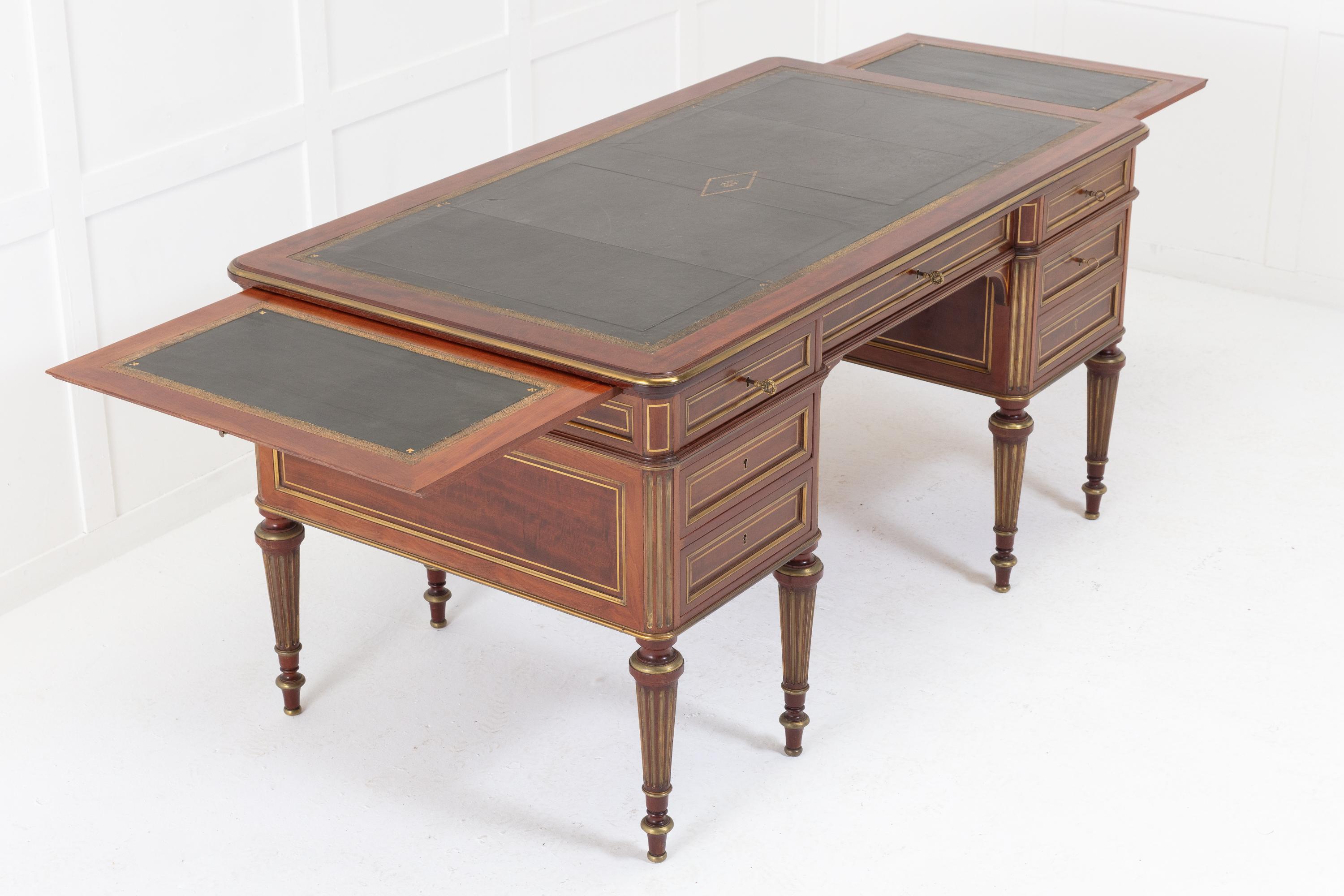Französischer Mahagoni-Schreibtisch mit Messingintarsien aus dem 19. Jahrhundert im Angebot 8