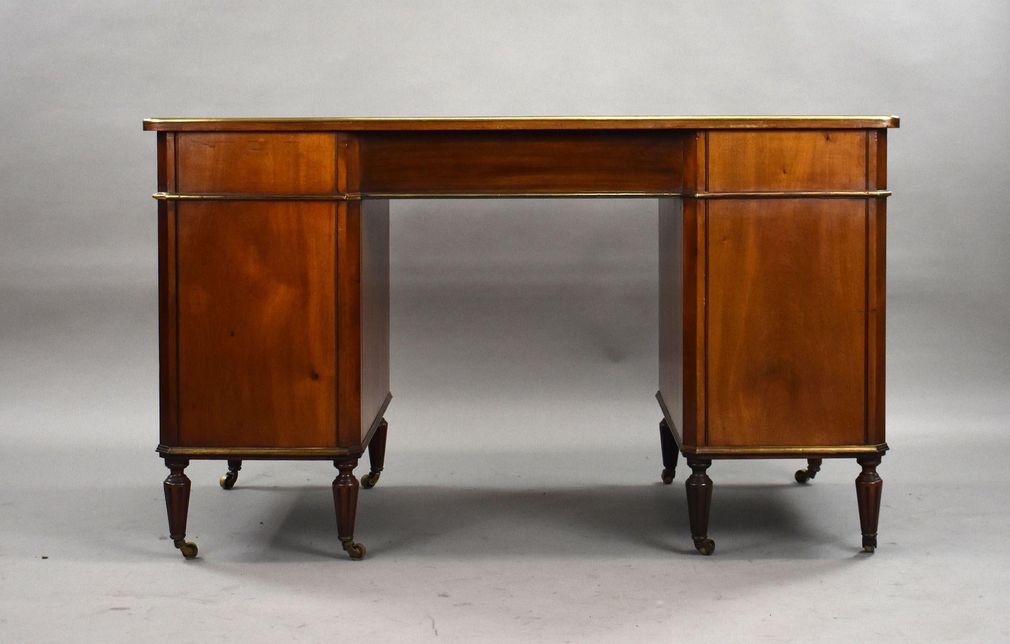 Tavolo da scrittura francese in mogano intarsiato in ottone del XIX secolo In condizioni buone in vendita a Chelmsford, Essex