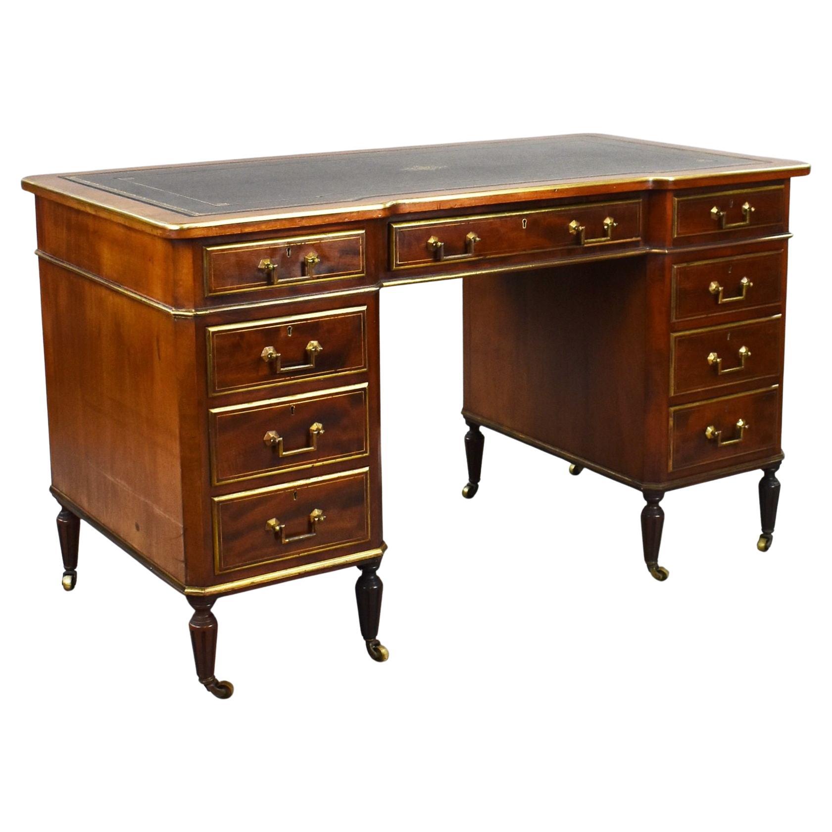 Tavolo da scrittura francese in mogano intarsiato in ottone del XIX secolo