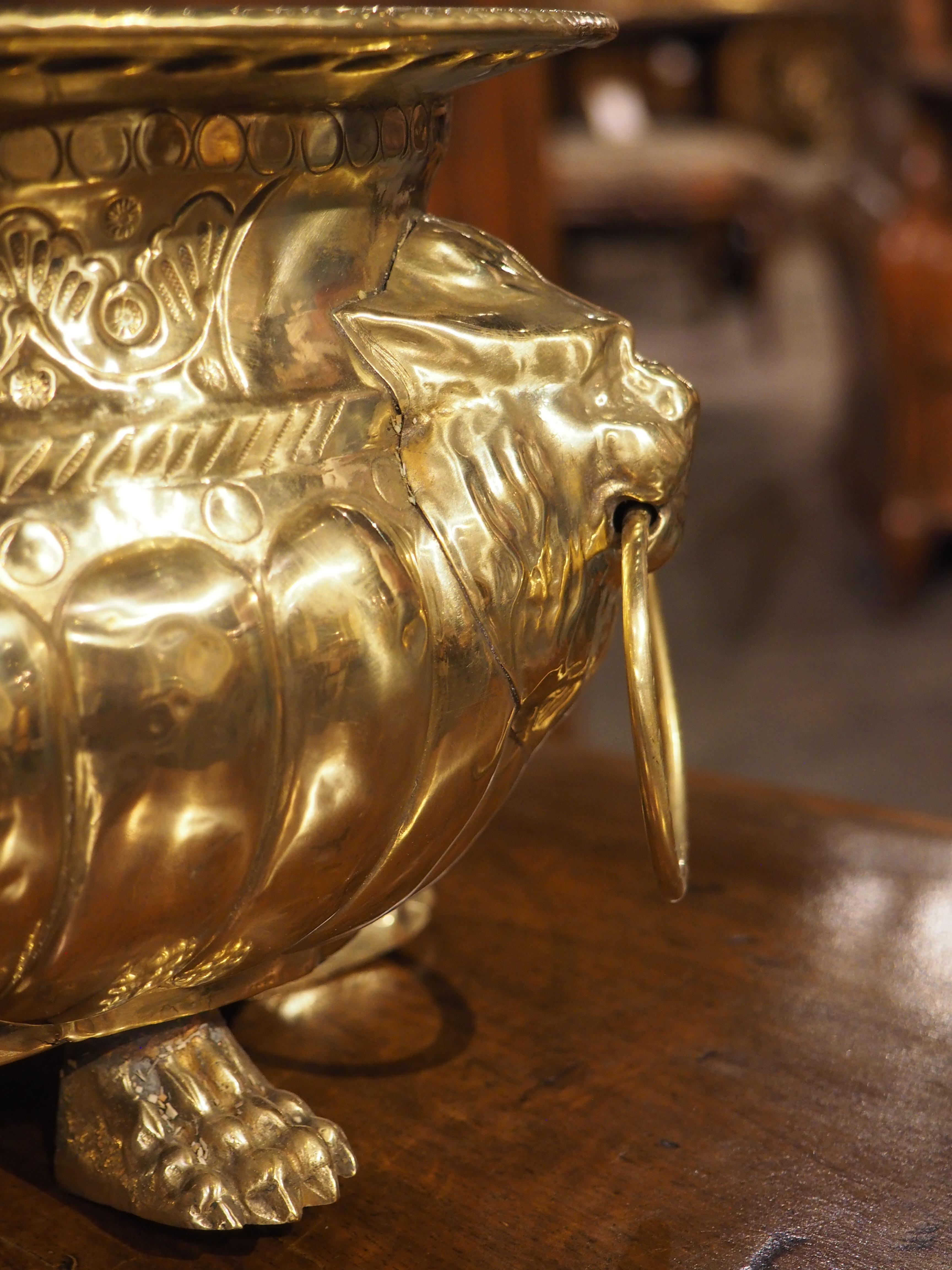 19th Century French Brass Lobed Jardiniere with Lion Mascarons and Paw Feet In Good Condition In Dallas, TX