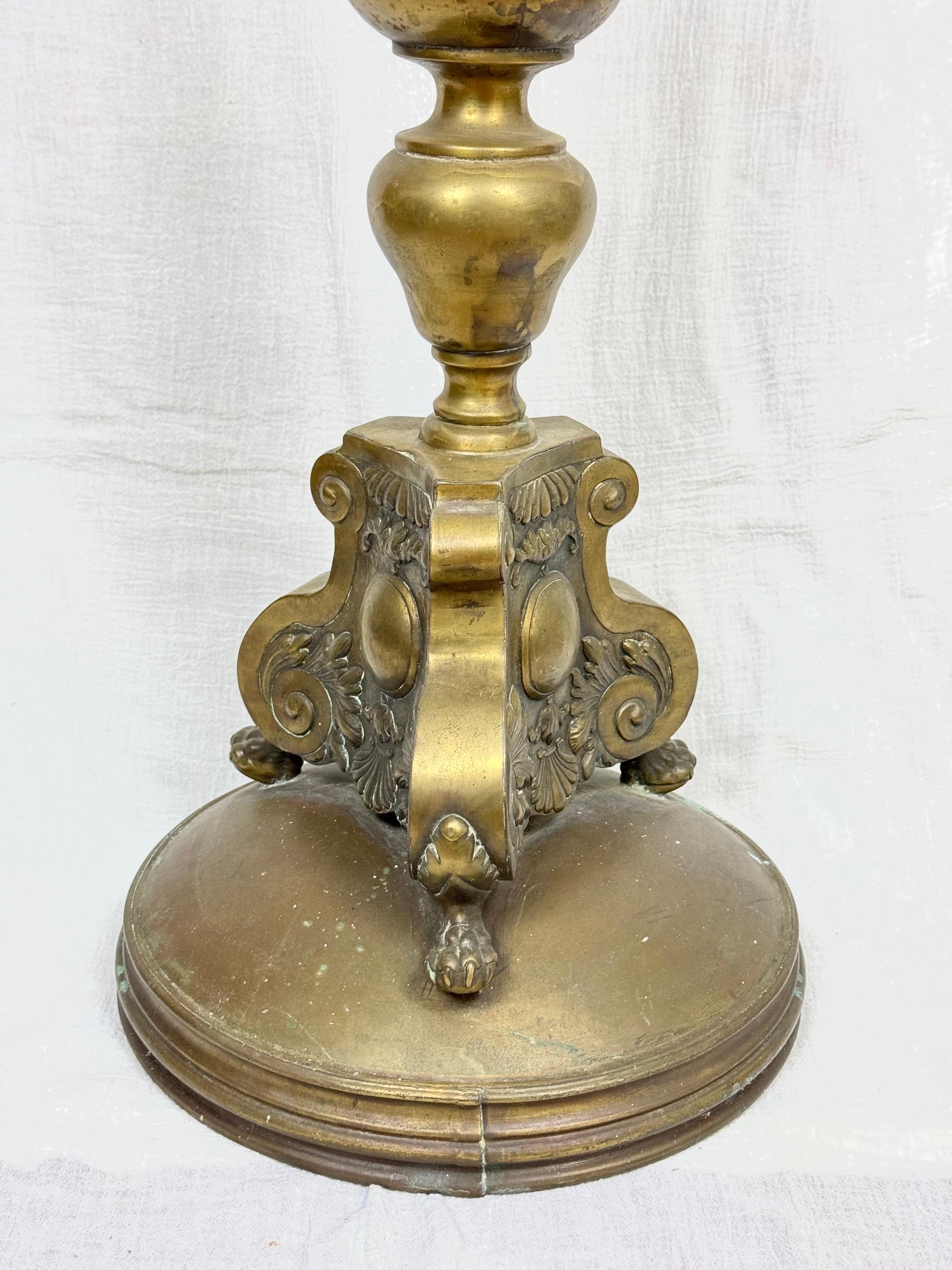 Cacharrero o Jardinera de latón repoussé francés del siglo XIX en venta 7