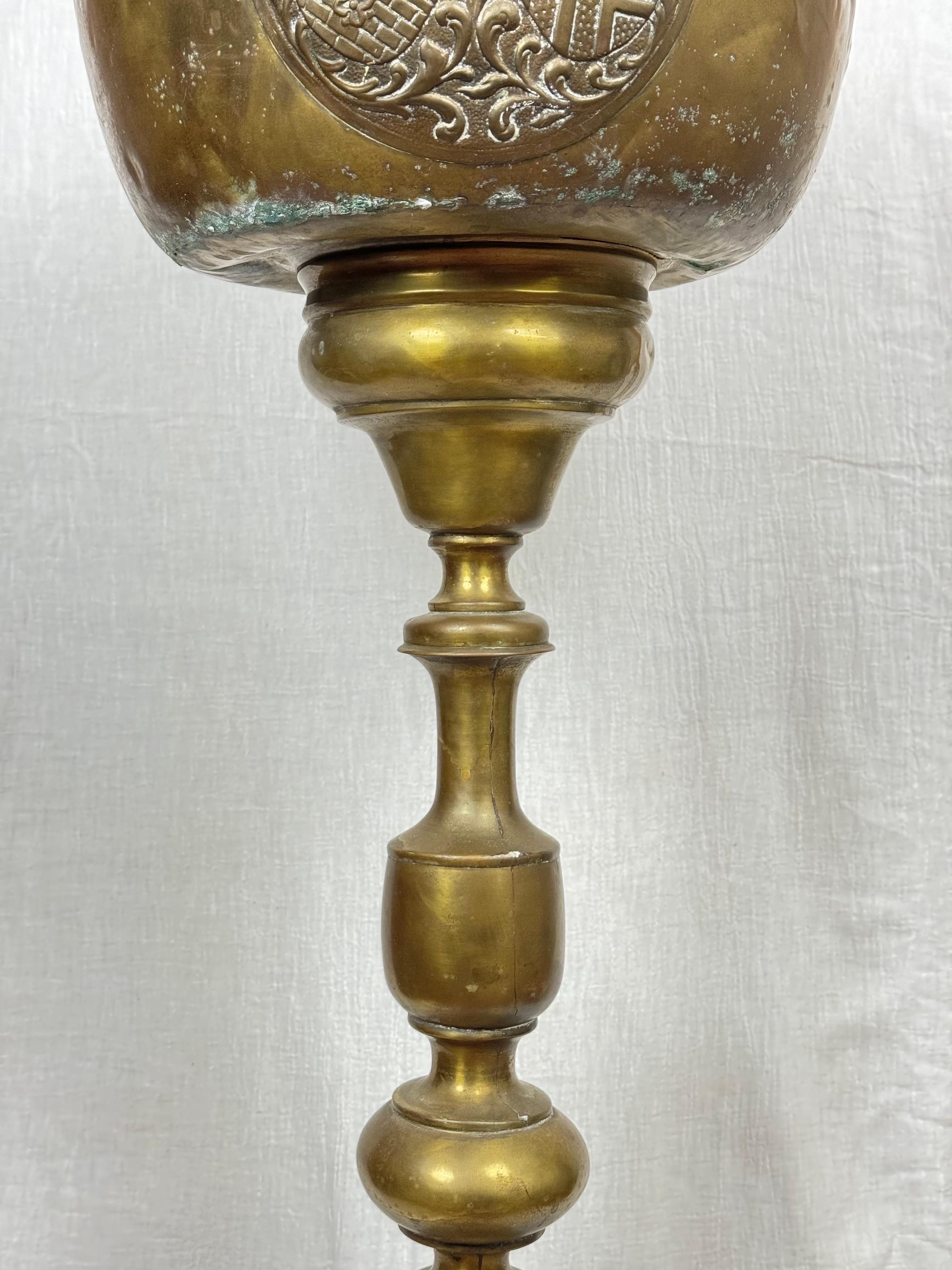 Cacharrero o Jardinera de latón repoussé francés del siglo XIX en Bueno estado para la venta en Redding, CT