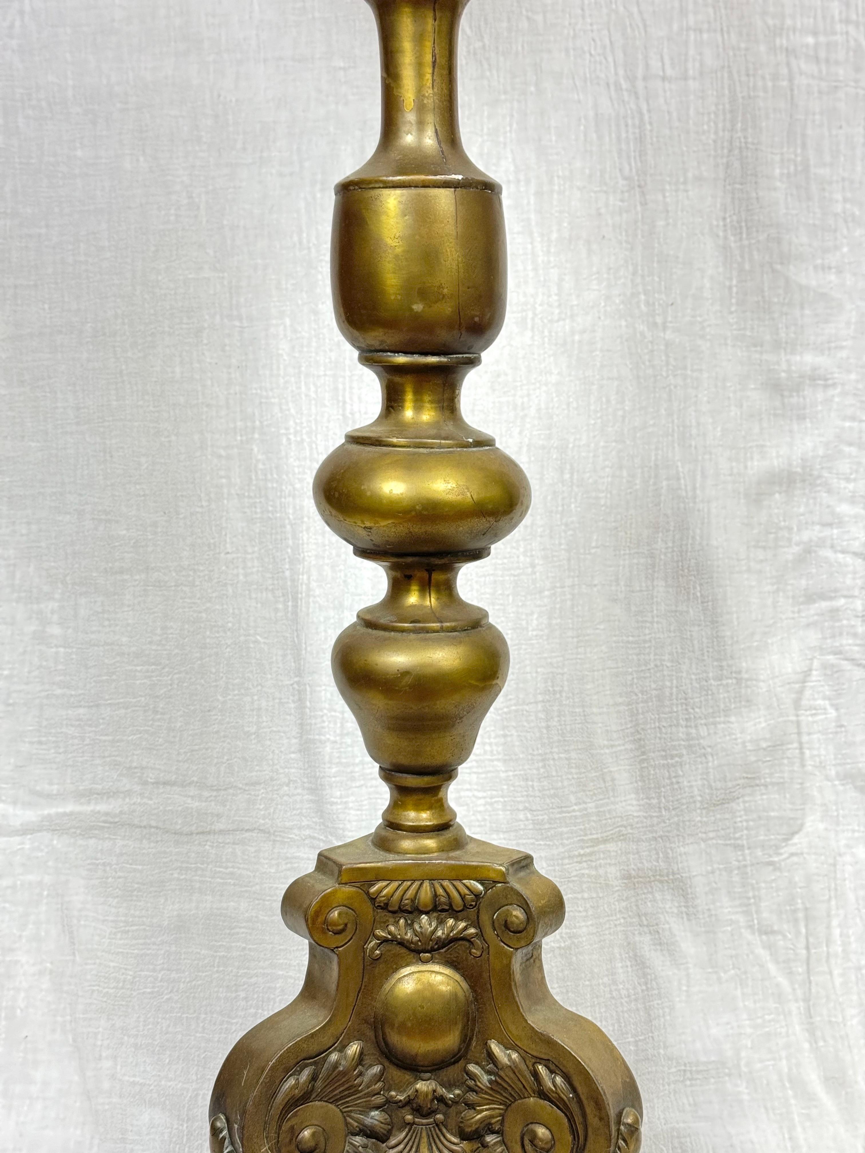 Cacharrero o Jardinera de latón repoussé francés del siglo XIX en venta 2