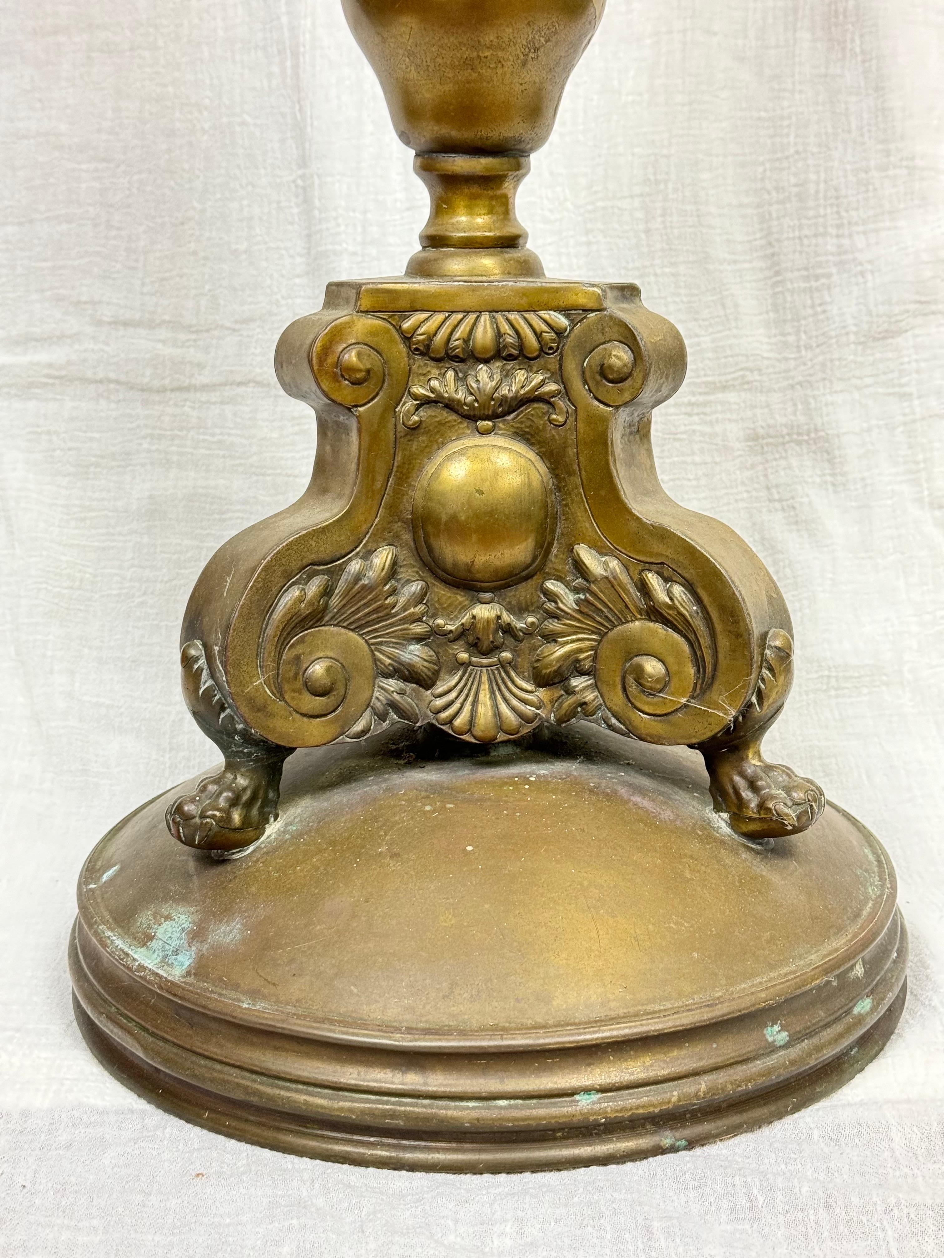 Cacharrero o Jardinera de latón repoussé francés del siglo XIX en venta 3