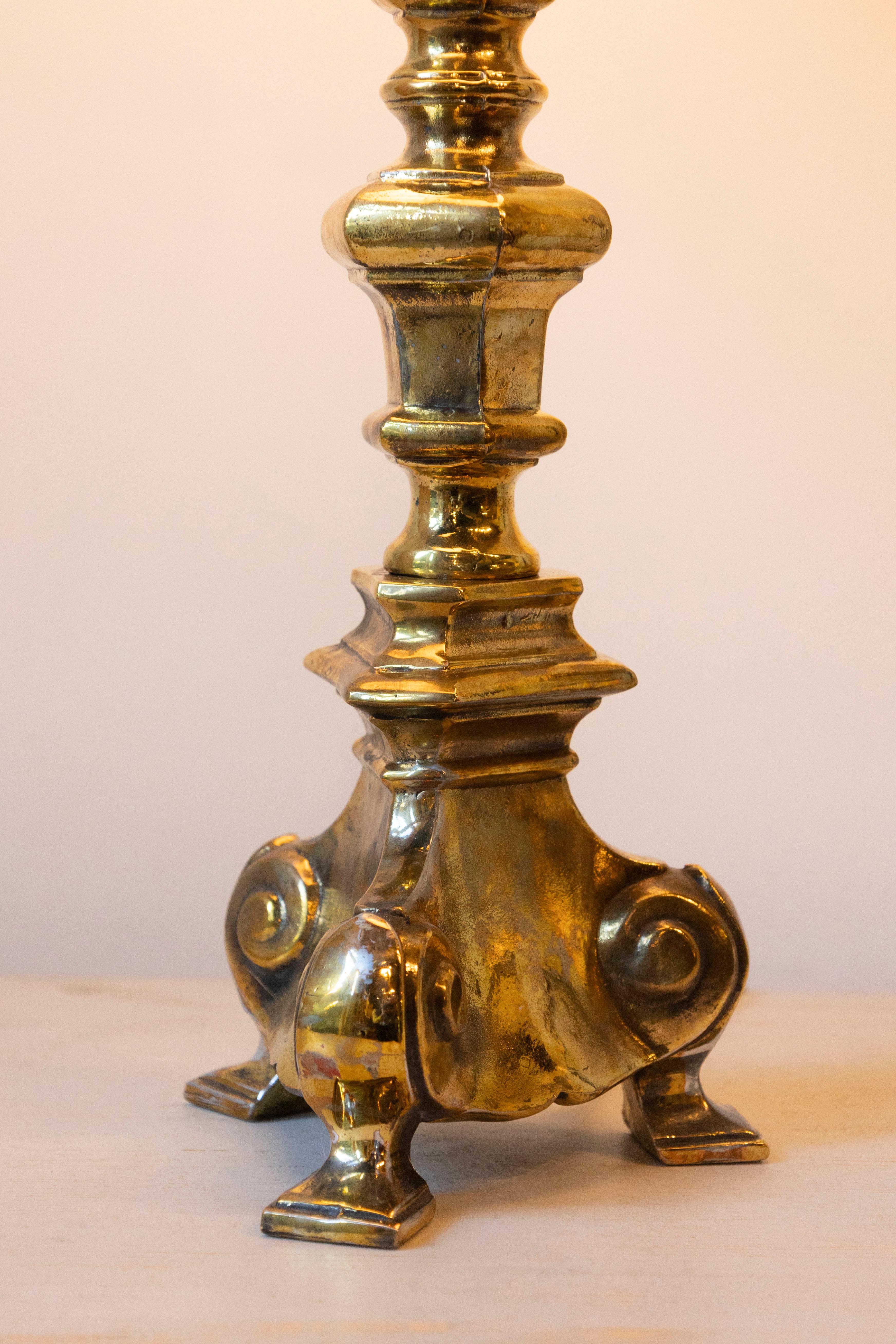 XIXe siècle Lampe de table française du 19ème siècle avec base tripode sculpturale en vente