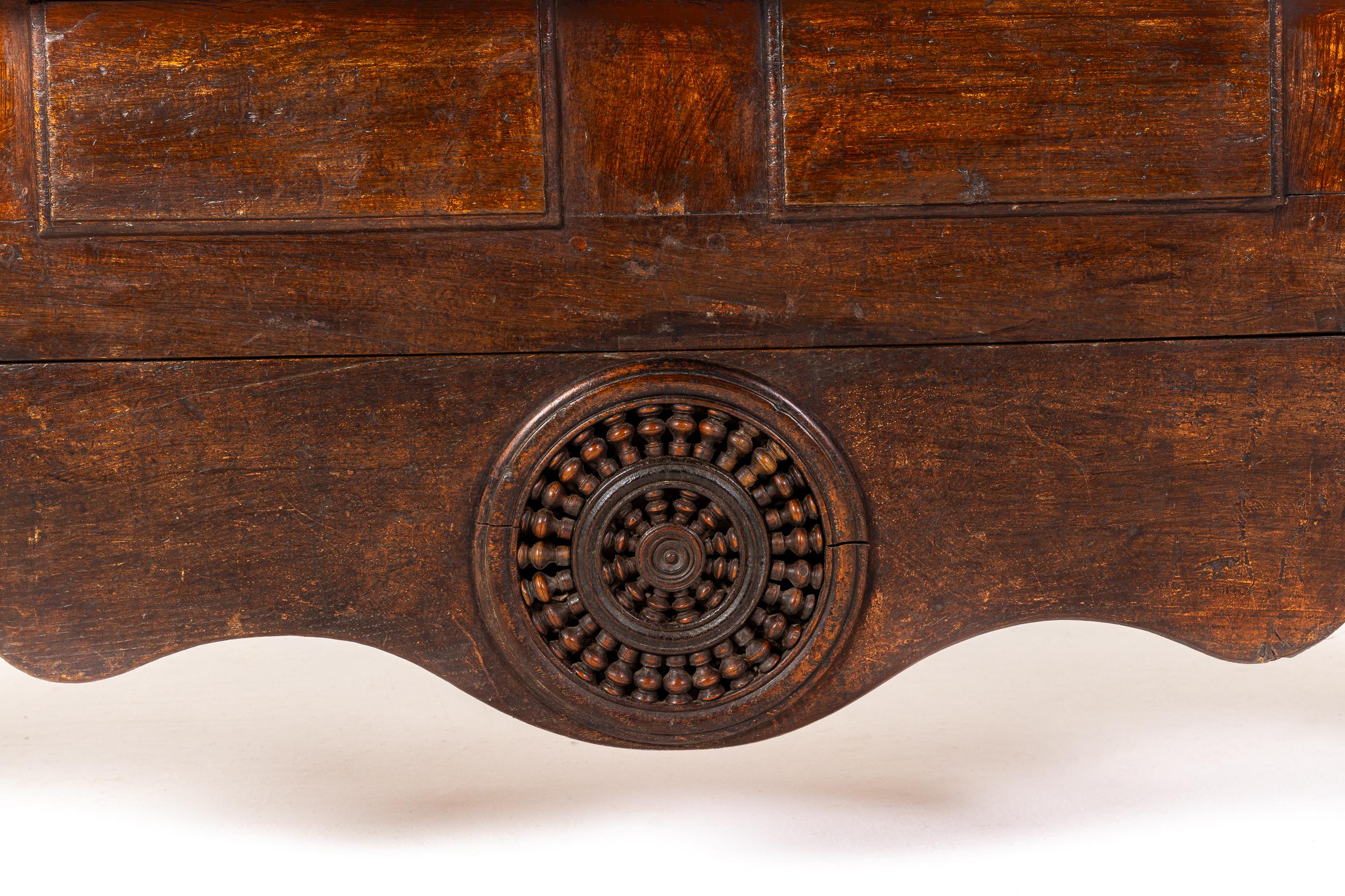 19th Century French Breton Oak Cabinet In Excellent Condition For Sale In Gloucestershire, GB