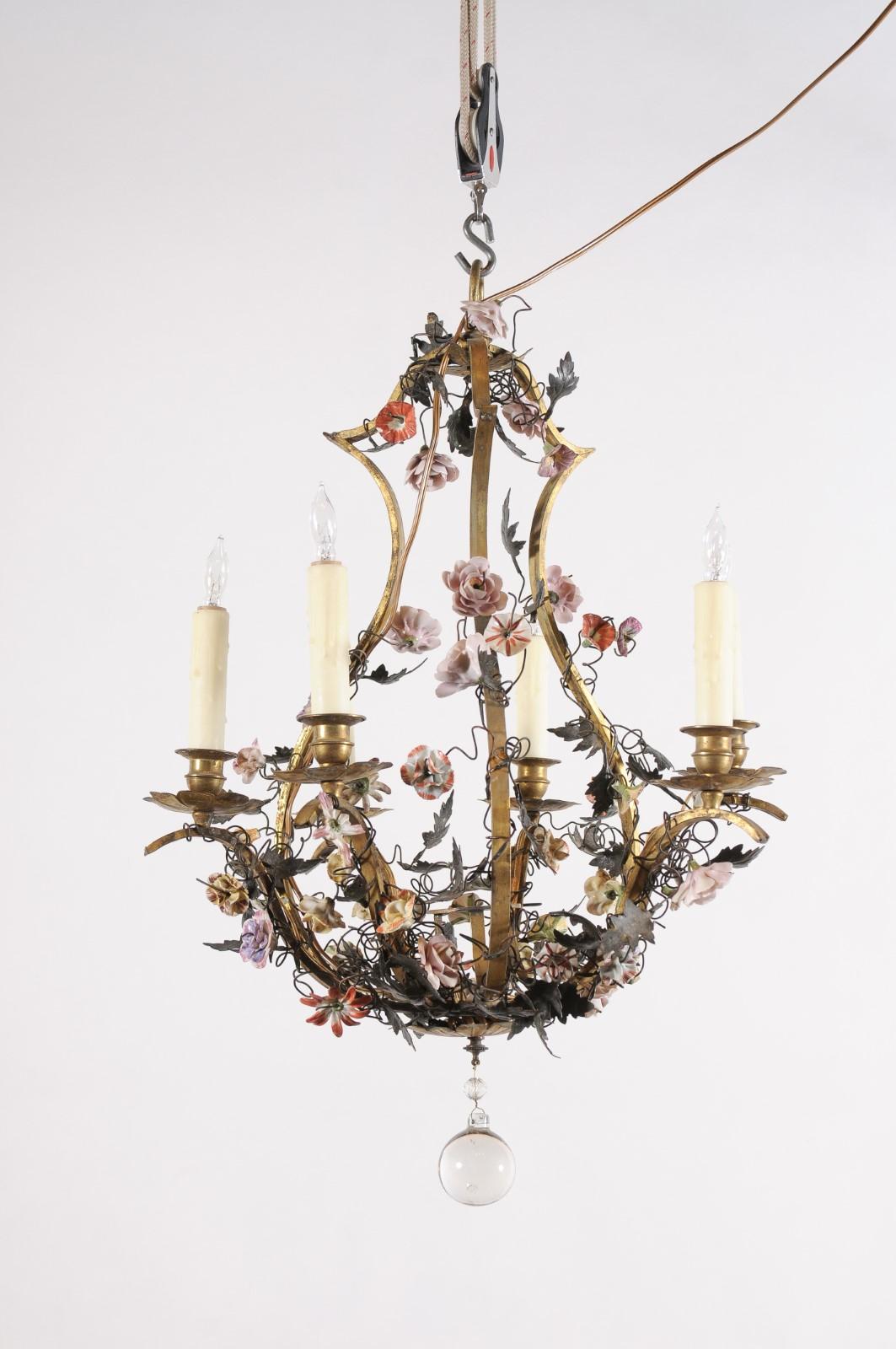 Cesto francese del XIX secolo in bronzo con 6 luci e fiori dipinti in porcellana in vendita 4