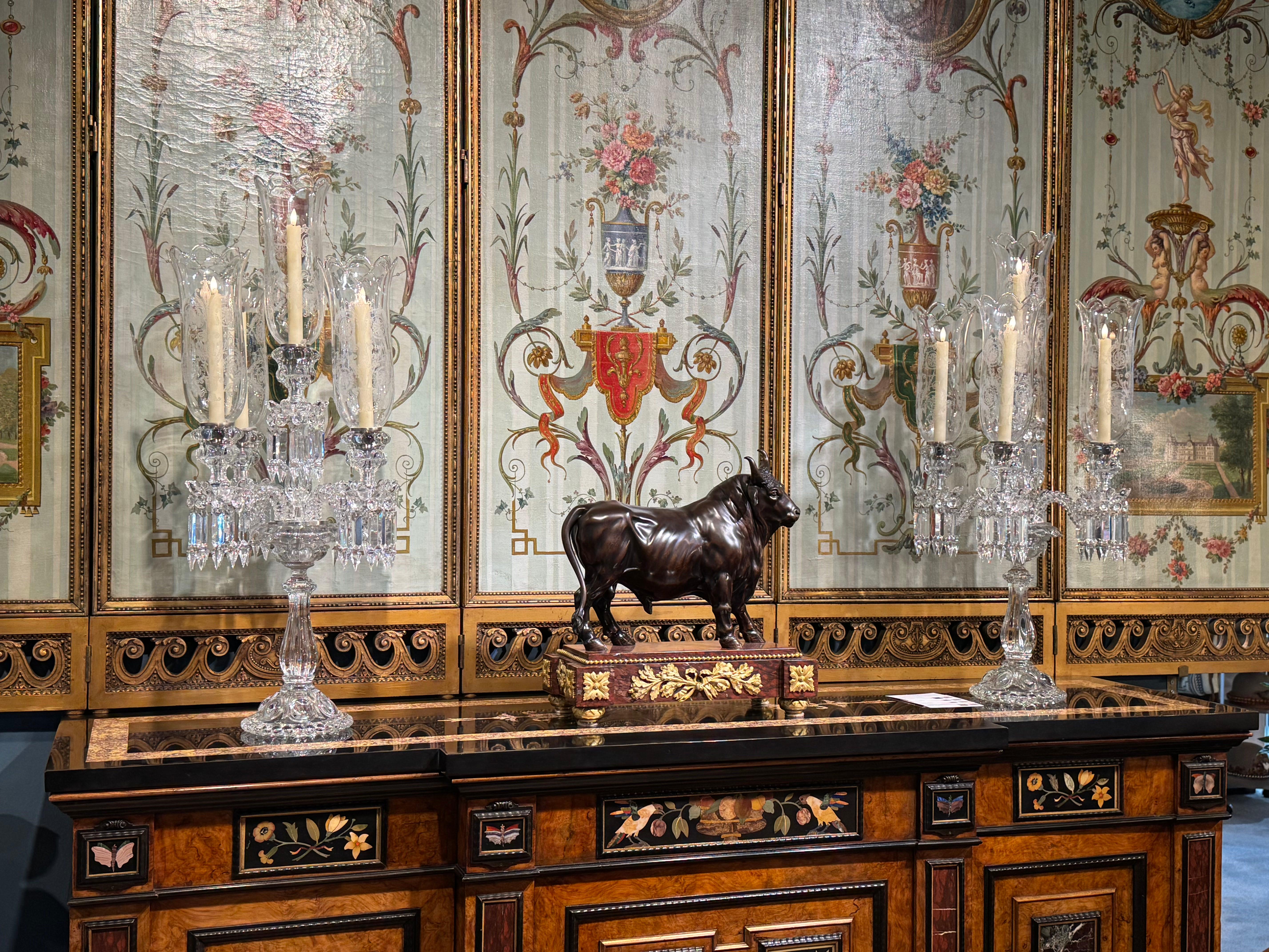 Toro francese del XIX secolo in bronzo su plinto in marmo Griotte Rouge ornato di ormeggio in vendita 2