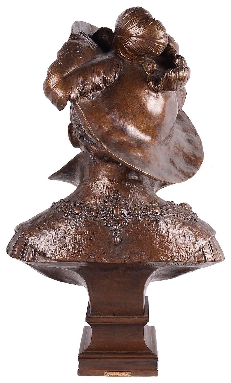 19th Century French Bronze Bust of Classical Lady In Excellent Condition For Sale In Brighton, Sussex