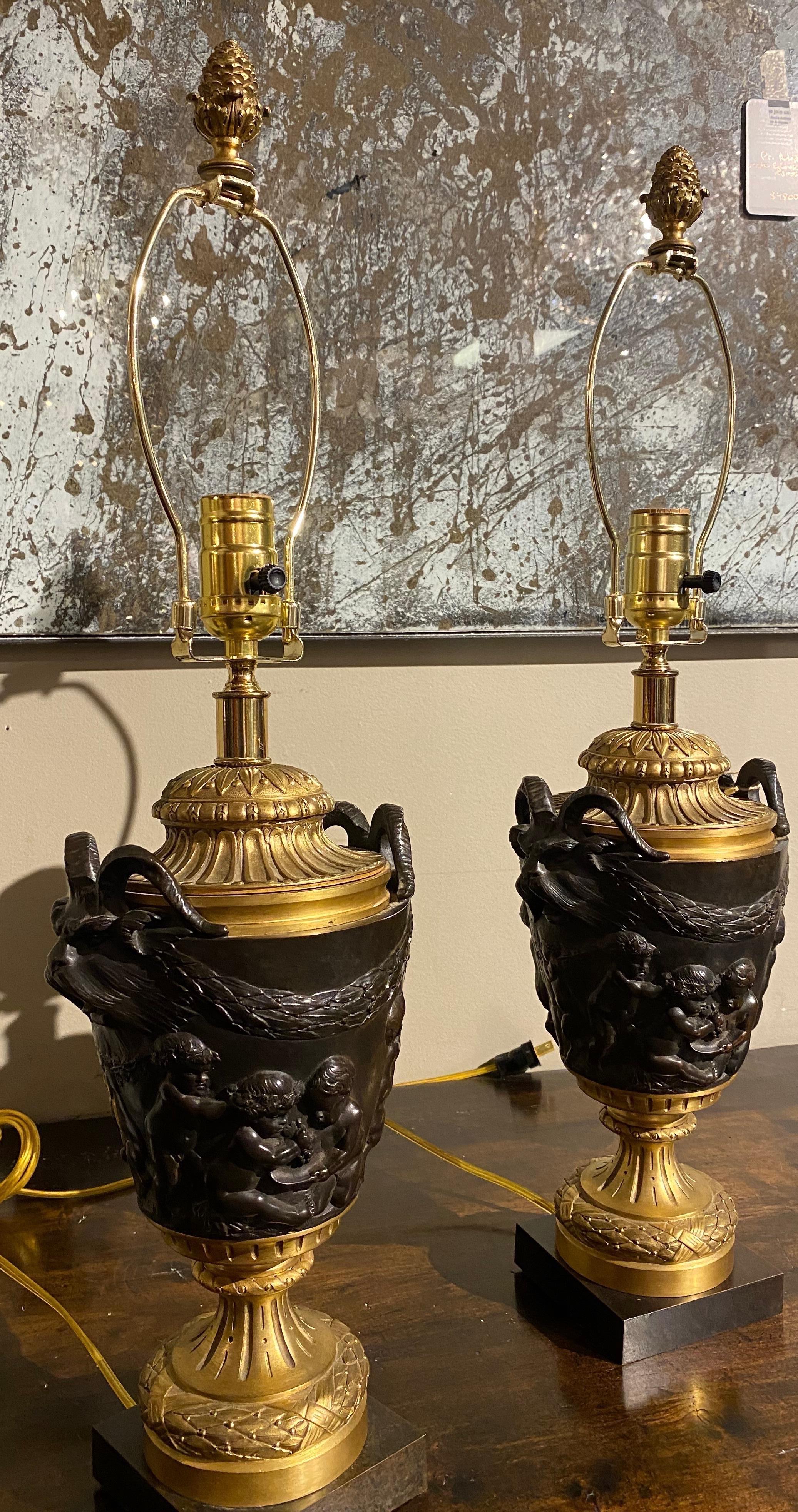 Cassoullettes de Bronce Francesas del Siglo XIX Montadas como Lámparas Francés en venta