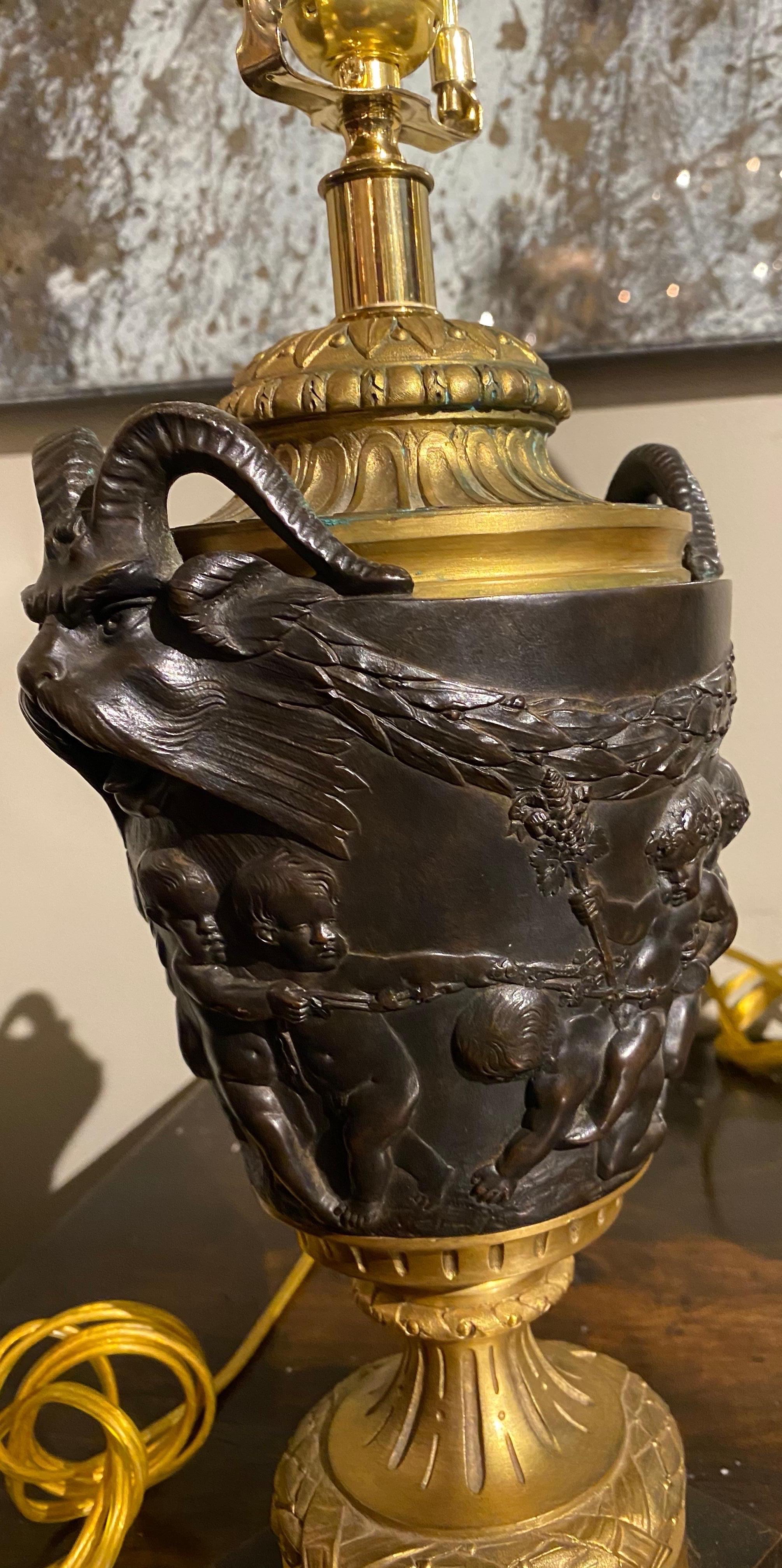 Cassoullettes de Bronce Francesas del Siglo XIX Montadas como Lámparas en venta 1