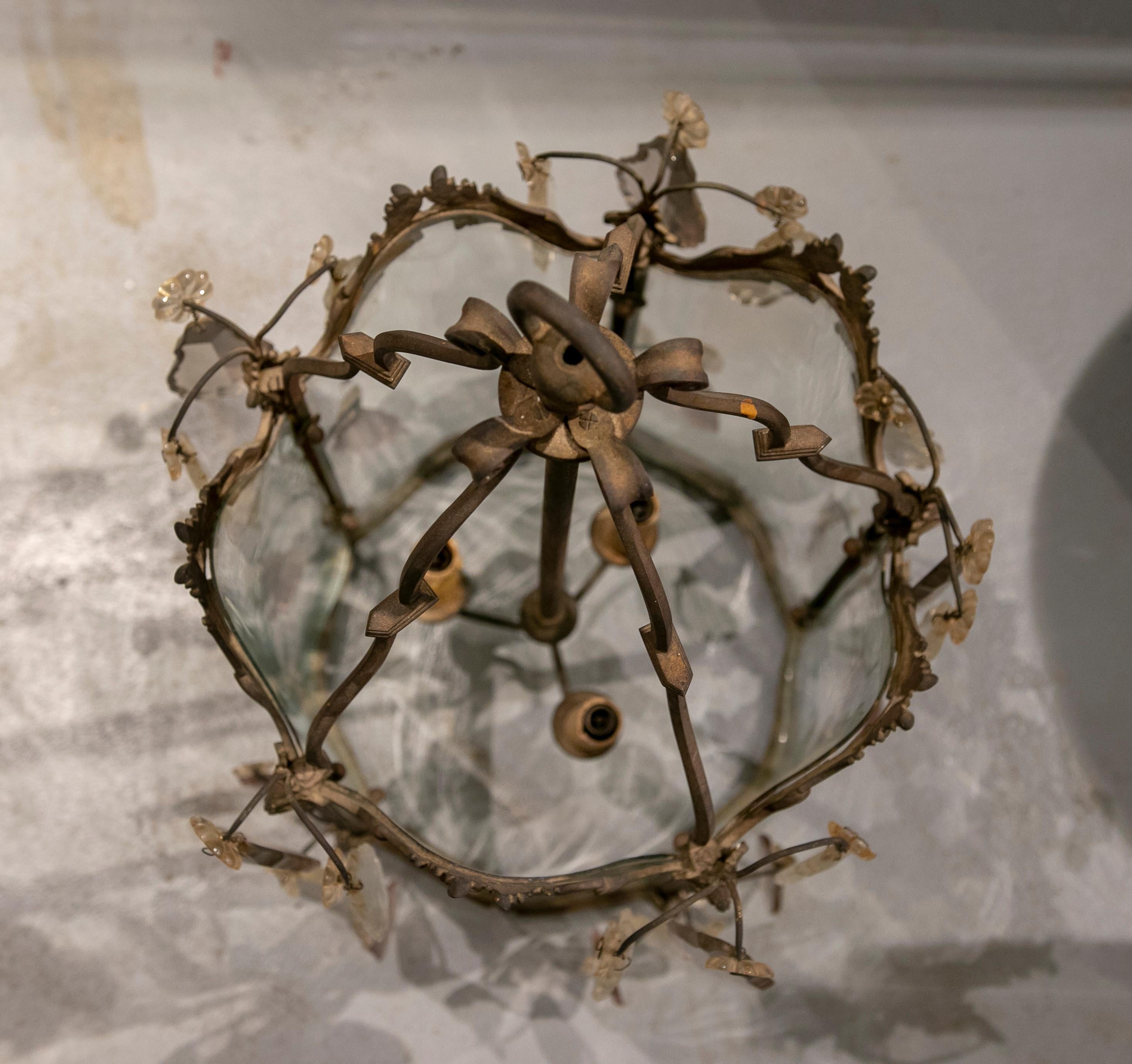 Lámpara de techo francesa de bronce del siglo XIX con cristales y decoración original en venta 6