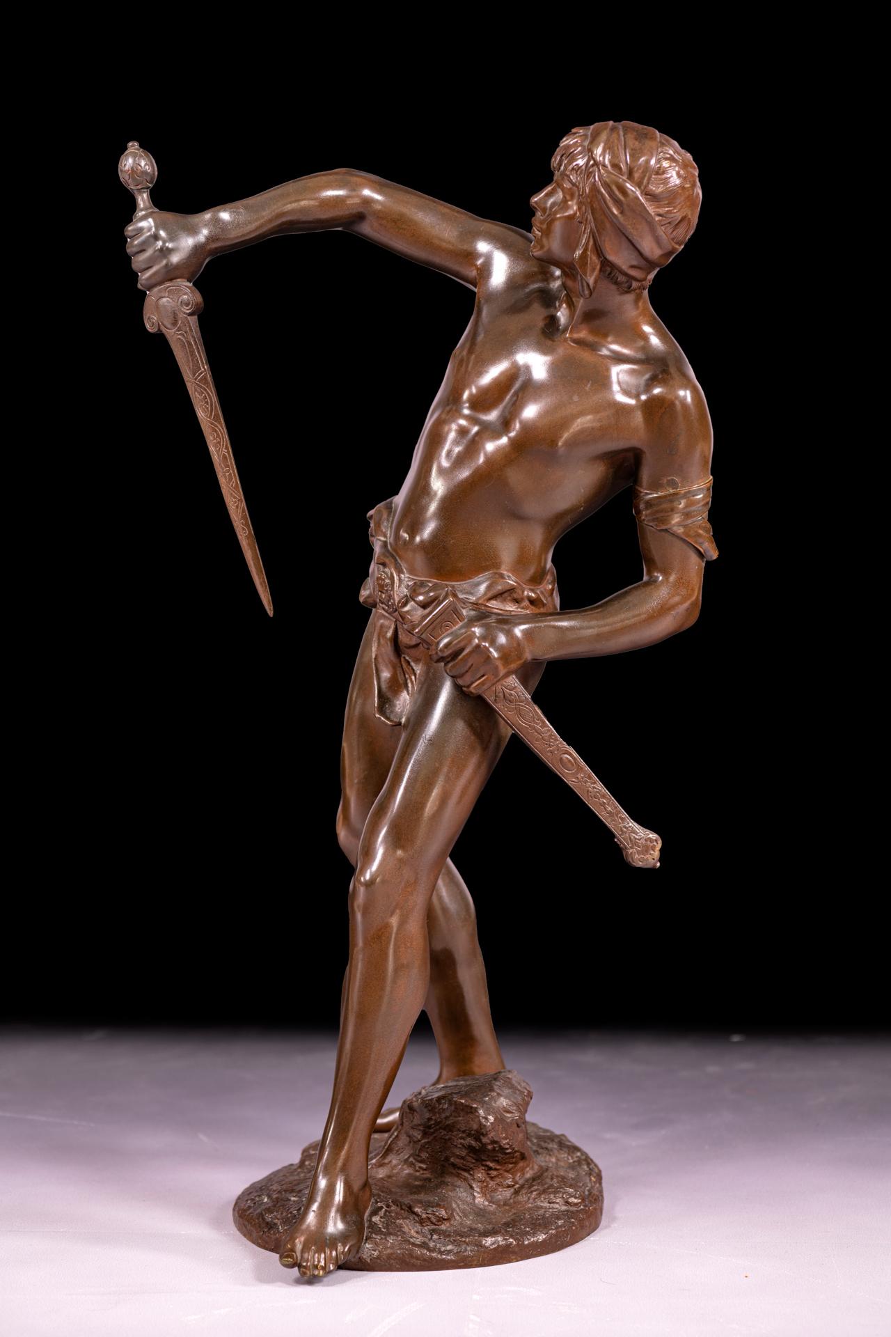 Belle Époque Scultura classica in bronzo francese del XIX secolo di un guerriero con spada in vendita