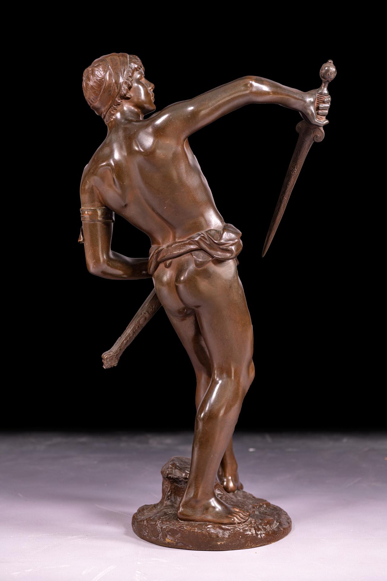 Scultura classica in bronzo francese del XIX secolo di un guerriero con spada in vendita 1