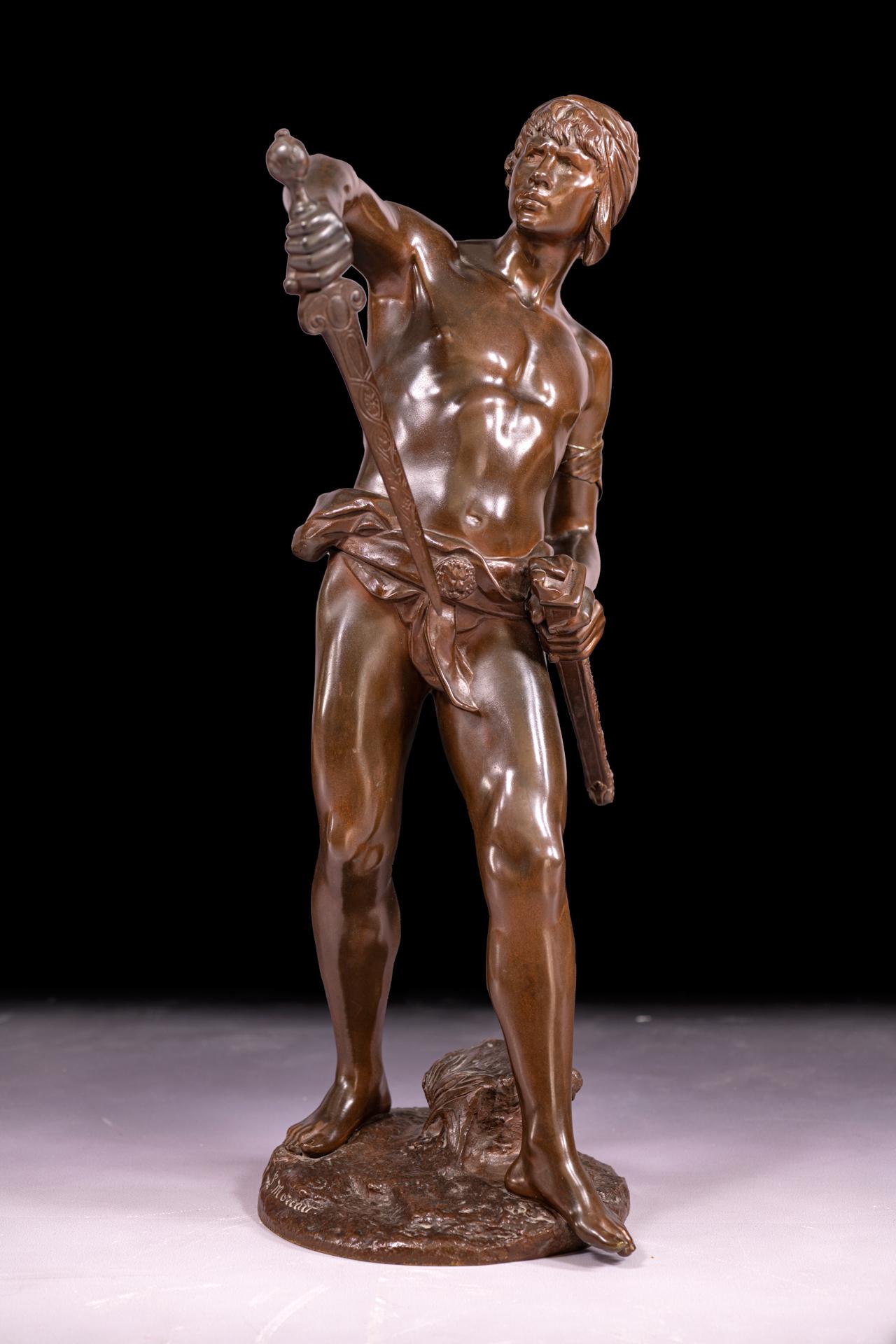 Scultura classica in bronzo francese del XIX secolo di un guerriero con spada in vendita 2