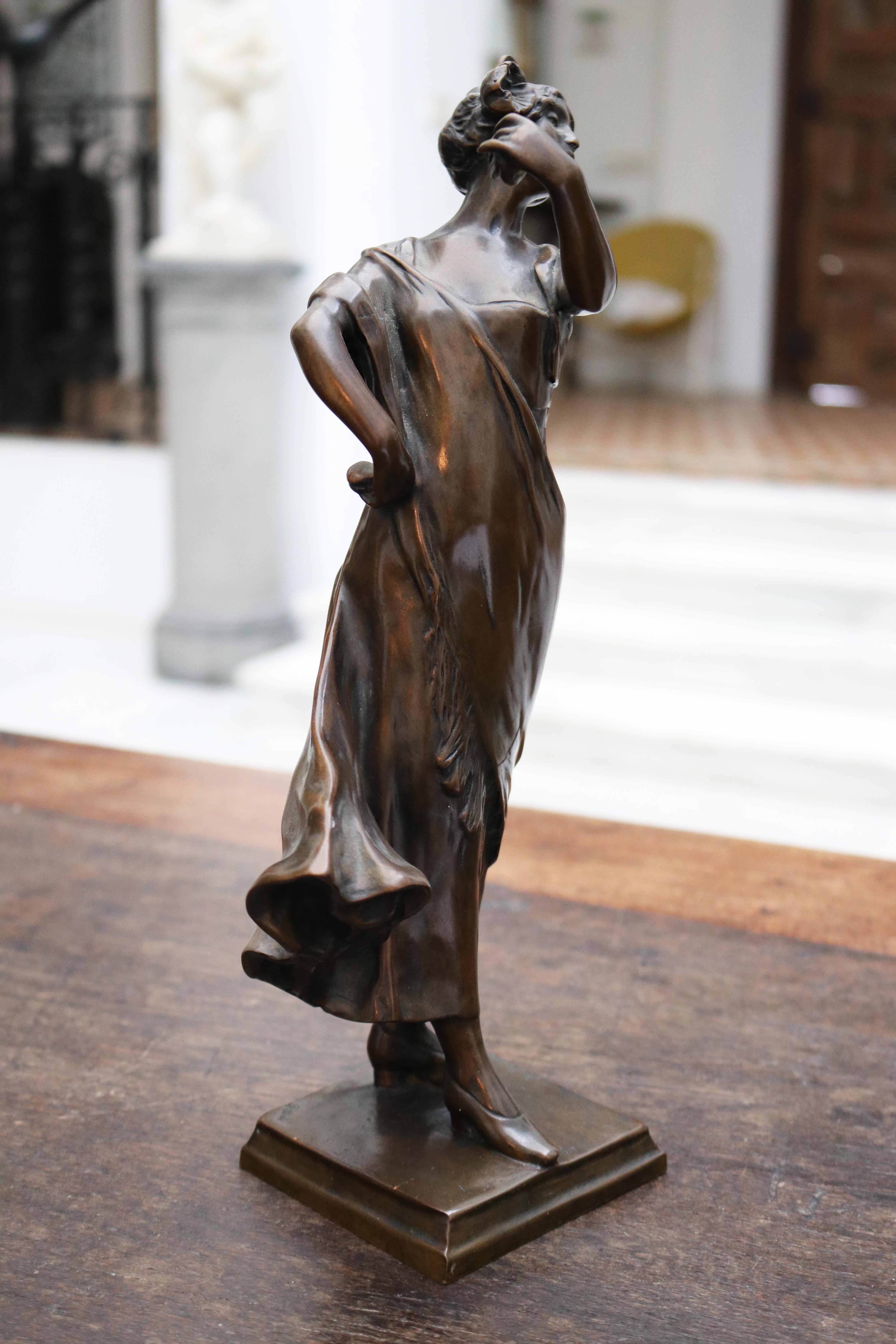 Figura di ballerina in bronzo francese del XIX secolo firmata A. Bouval.