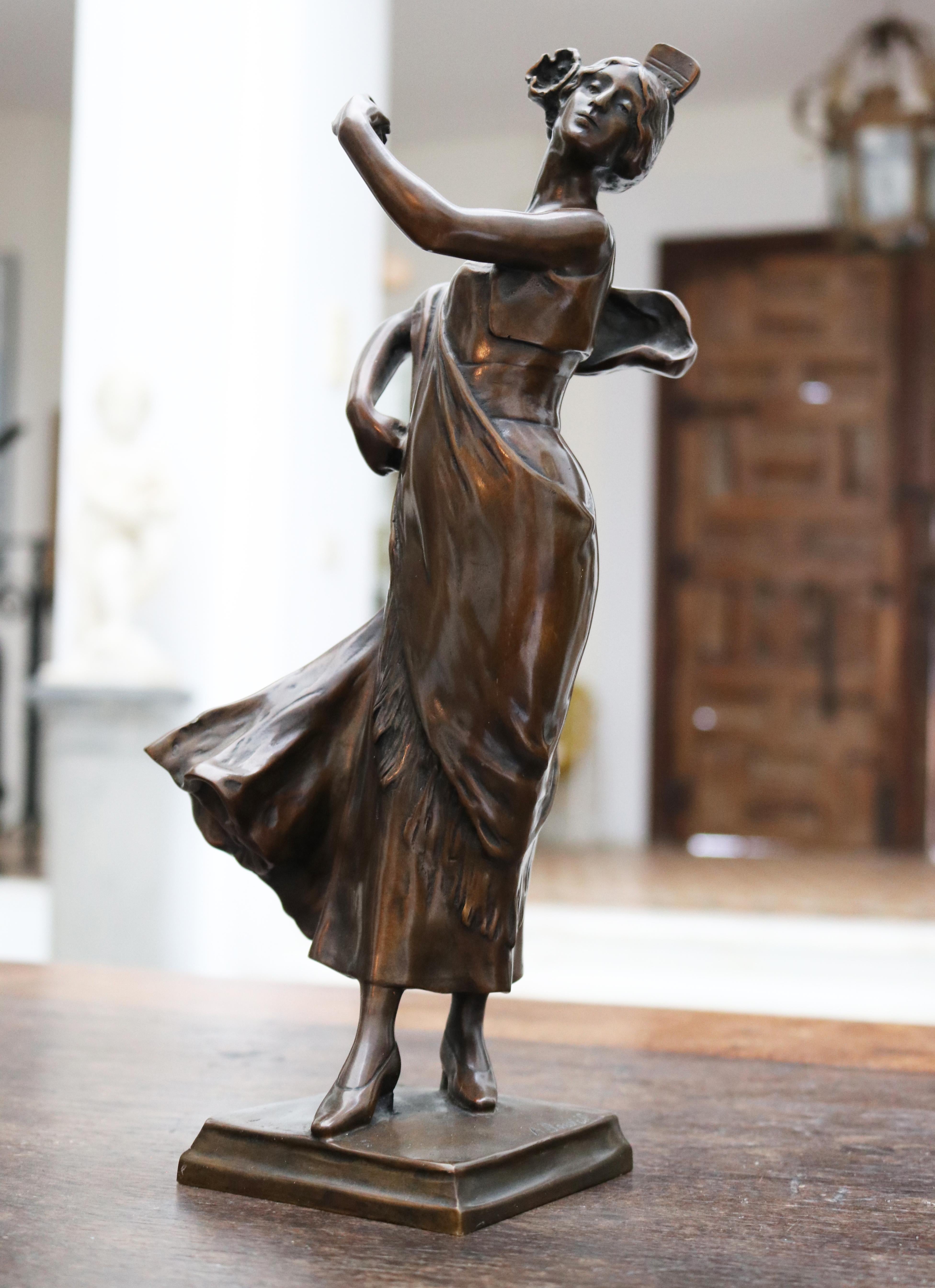 Bronze Figure de danseuse française du 19ème siècle en bronze signée A. Bouval en vente