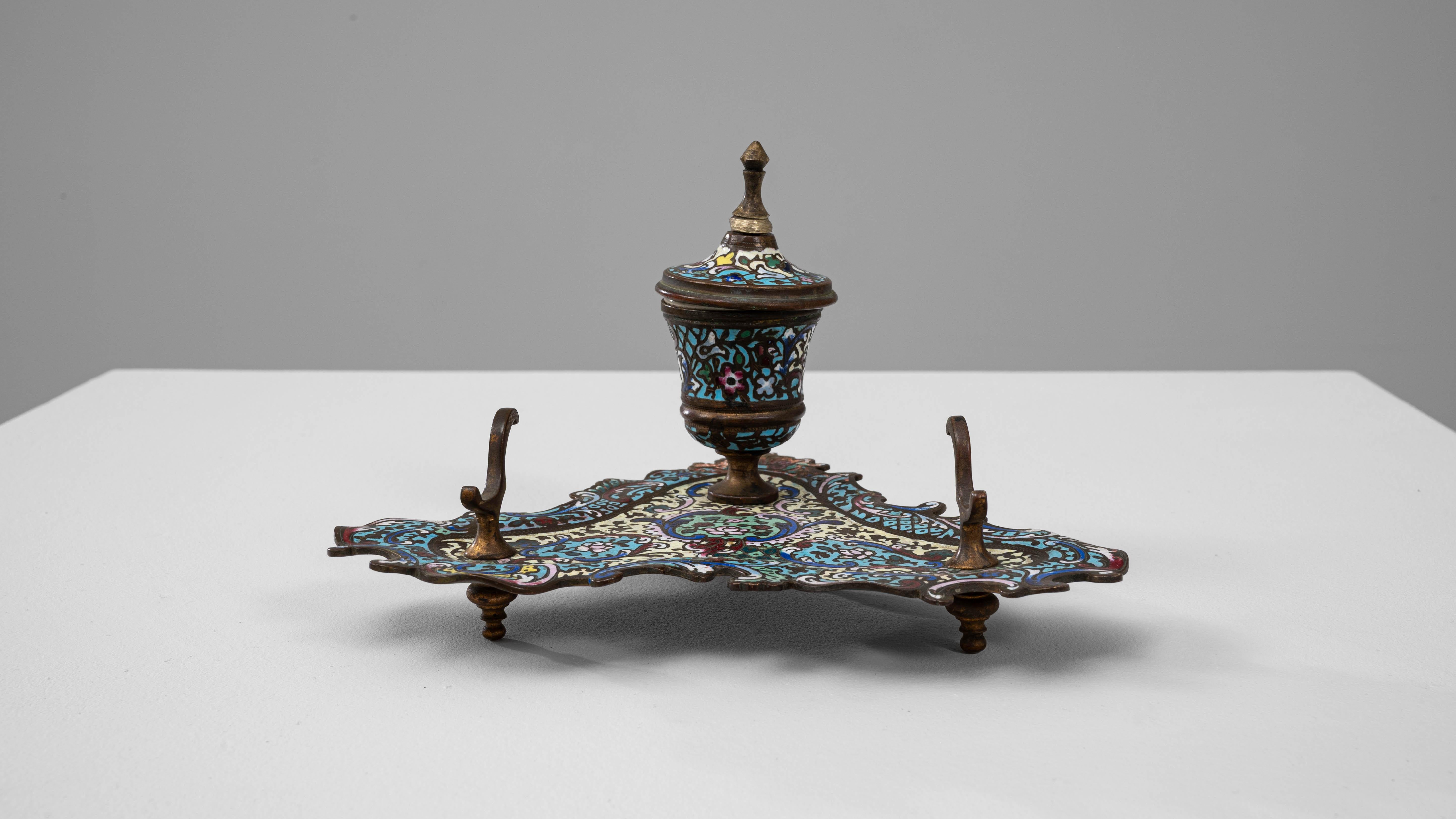 Calamaio da tavolo francese del XIX secolo in bronzo in vendita 3