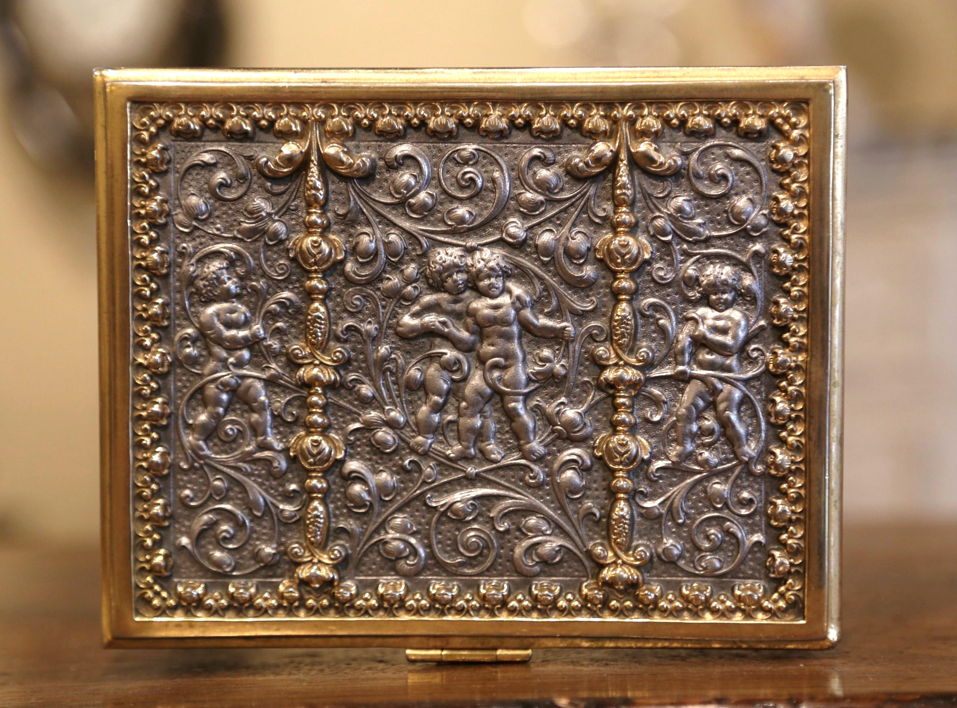 boîte à bijoux du 19ème siècle en bronze doré et étain avec décor de putti Excellent état à Dallas, TX
