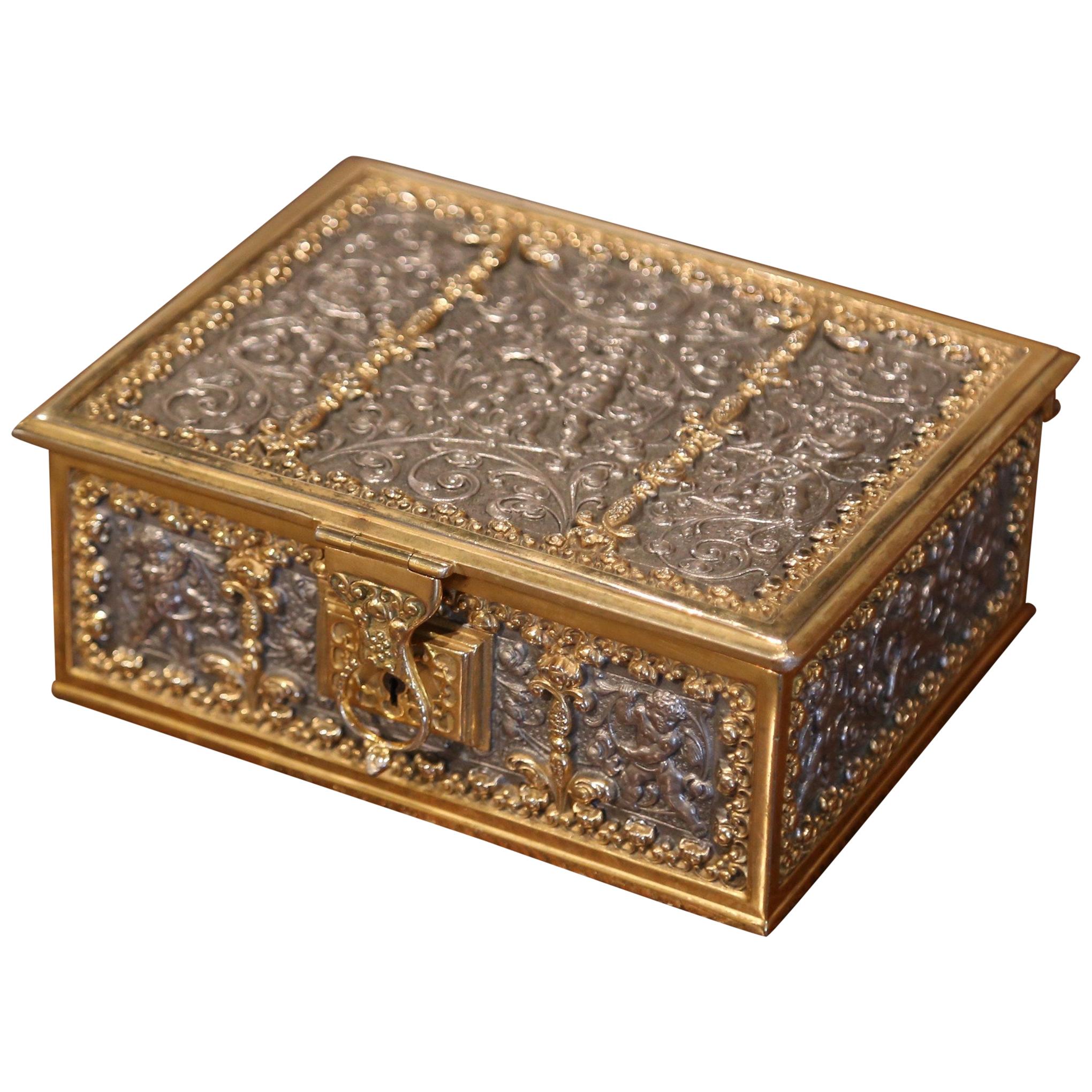 boîte à bijoux du 19ème siècle en bronze doré et étain avec décor de putti