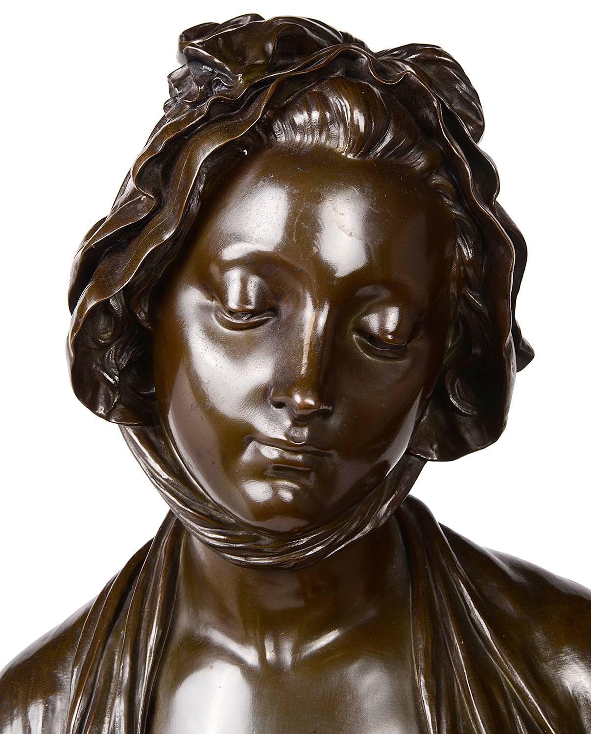 Français Buste féminin français en bronze du 19ème siècle, signé E. Laurent en vente