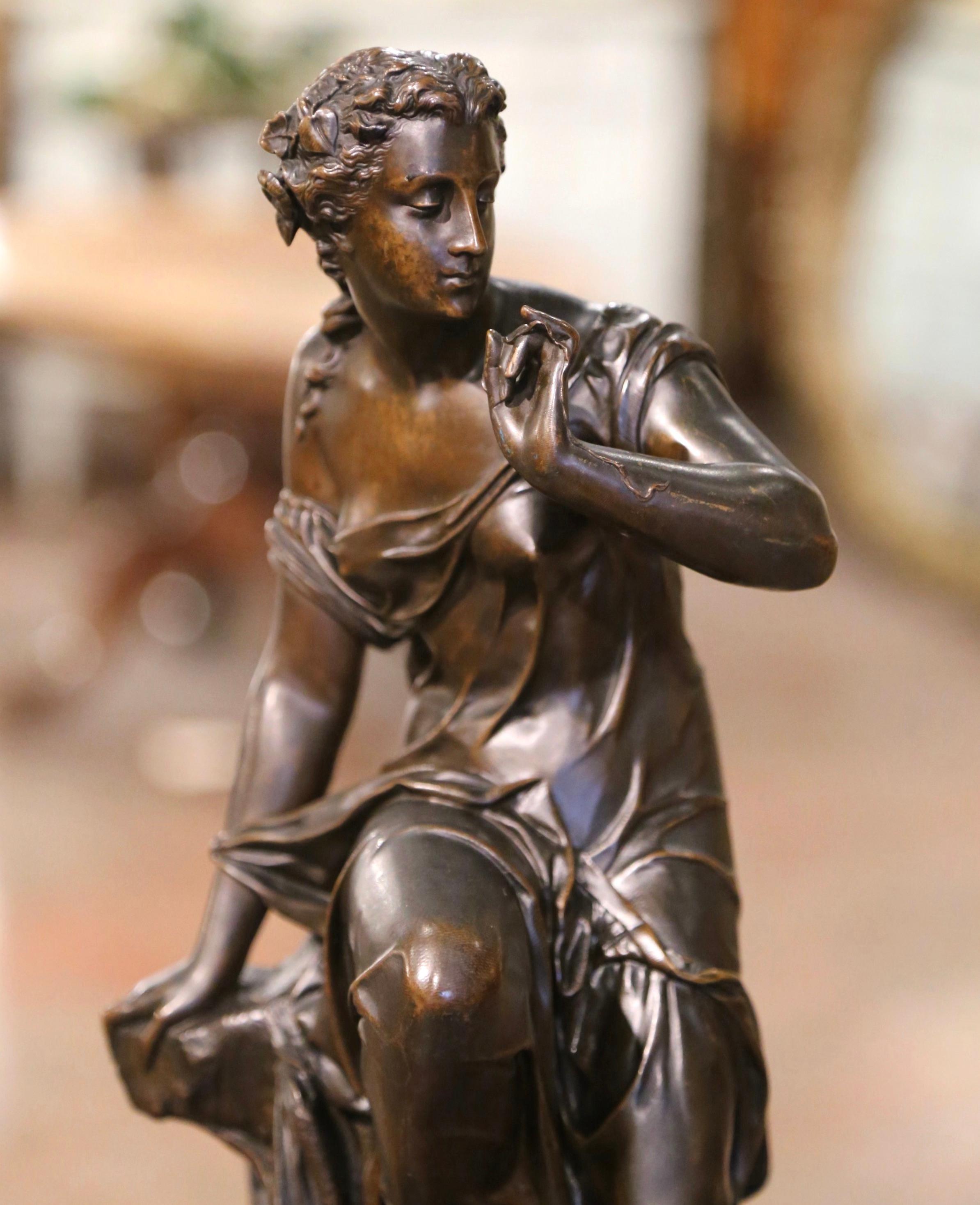 Art nouveau Figure française du 19e siècle en bronze et doré « Le Fil de la Vierge » signée E. Hebert en vente