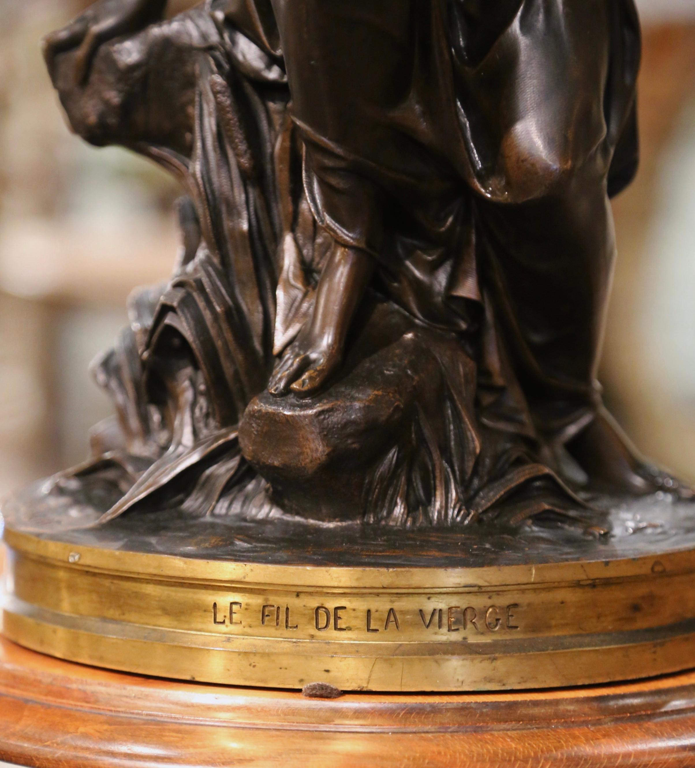 Français Figure française du 19e siècle en bronze et doré « Le Fil de la Vierge » signée E. Hebert en vente
