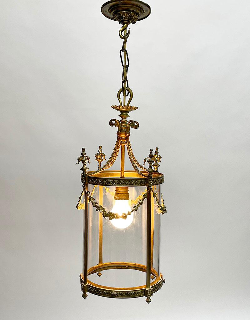 19th Century French bronze gilt lantern

The lantern has it' s original antique round (rolled) glass. The glass can be loosened and fastened by three screws. The lantern was once a candlestick, but has been converted into an electric light