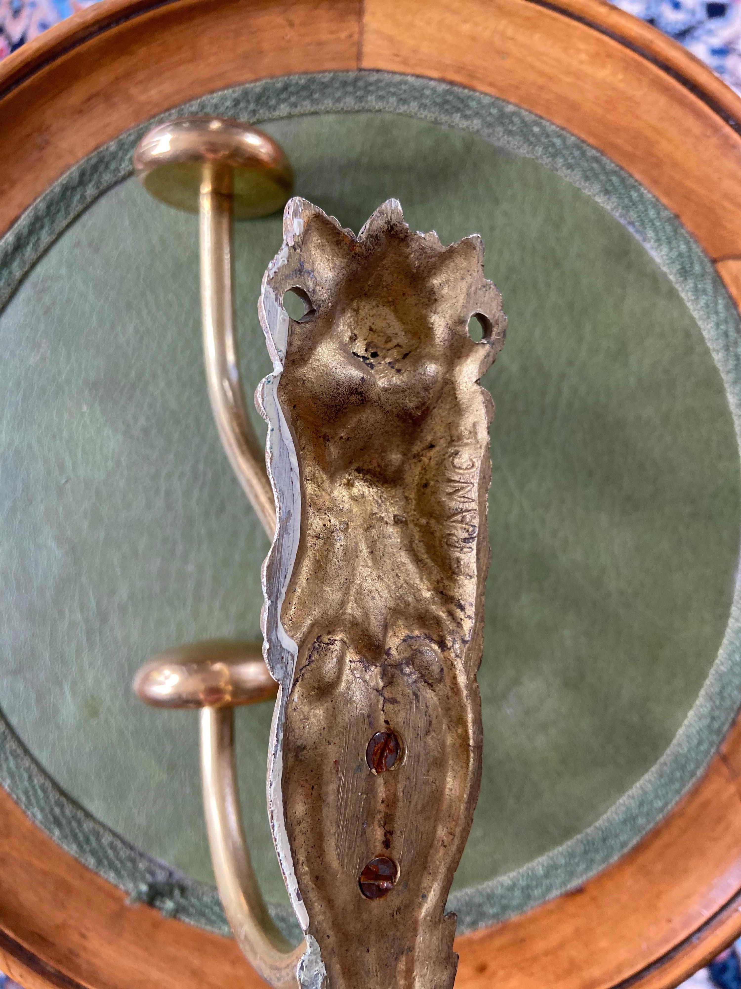 XIXe siècle Crochet pour manteau ou serviette en bronze décoré à la main du 19ème siècle français en vente