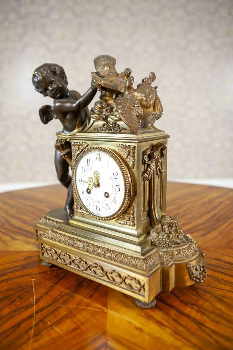 Napoleon III French Bronze Mantel Clock Set from the 19th Century In Good Condition For Sale In Opole, PL