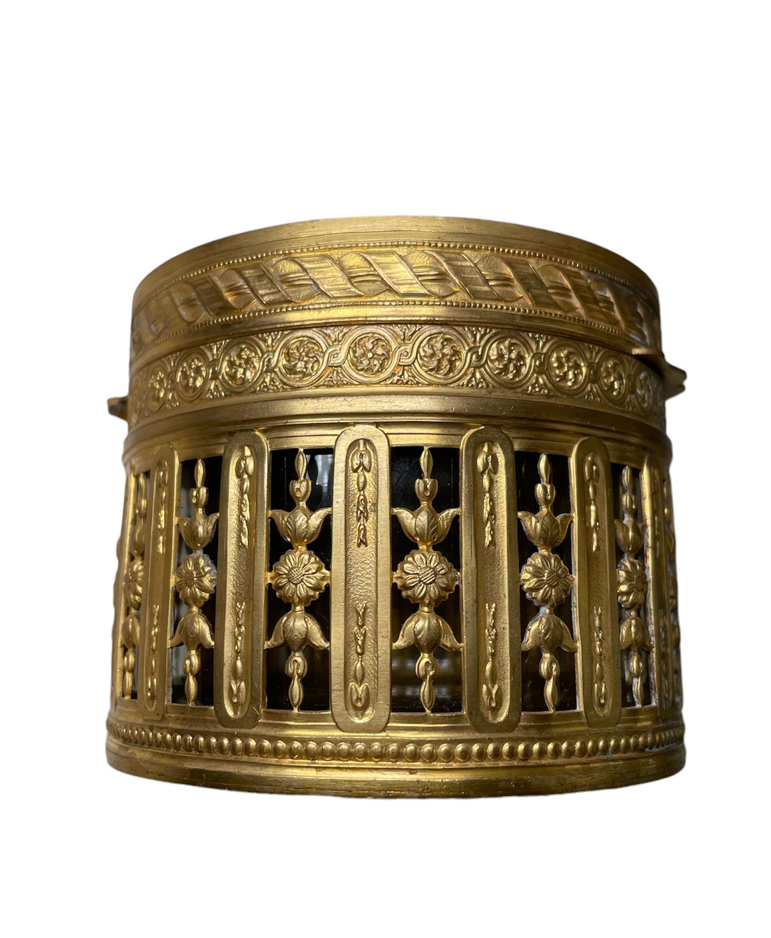 19th Century French Bronze Metal Overlayed Vanity Powder/Jewelry Glass Jar/Box For Sale 2