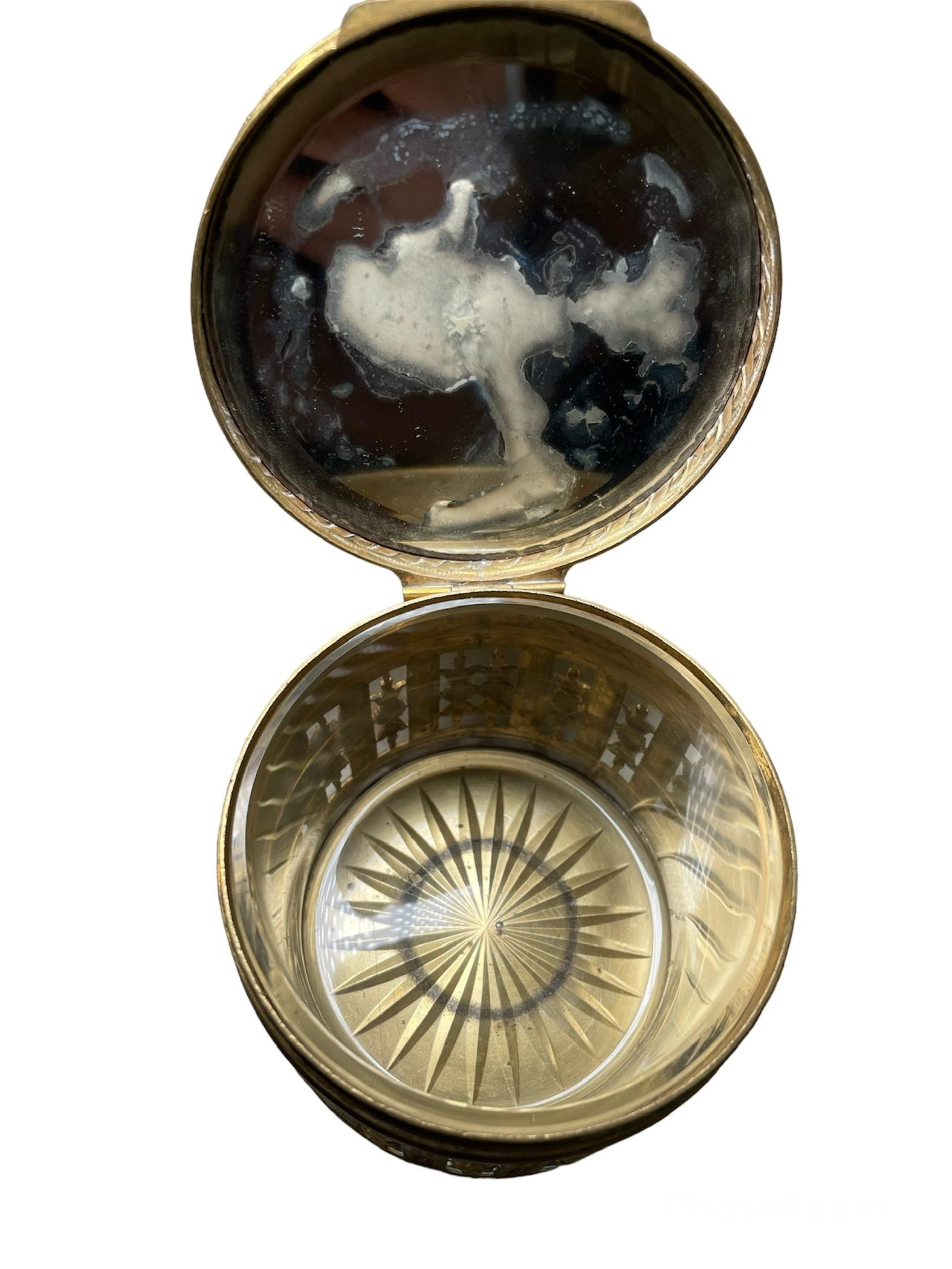 19th Century French Bronze Metal Overlayed Vanity Powder/Jewelry Glass Jar/Box For Sale 3