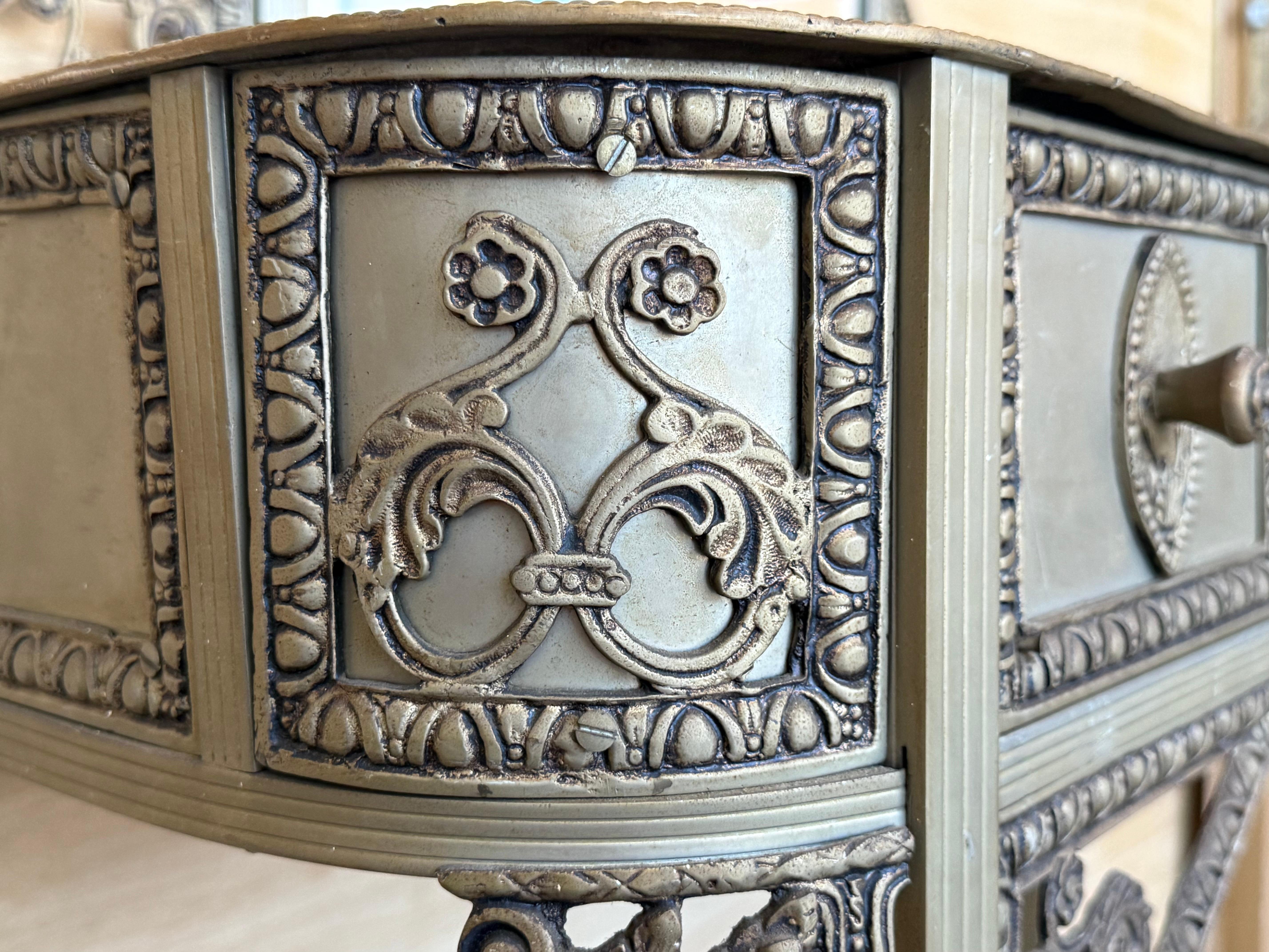 Tavolino da toeletta o Vanity con specchio in bronzo francese del XIX secolo in vendita 4