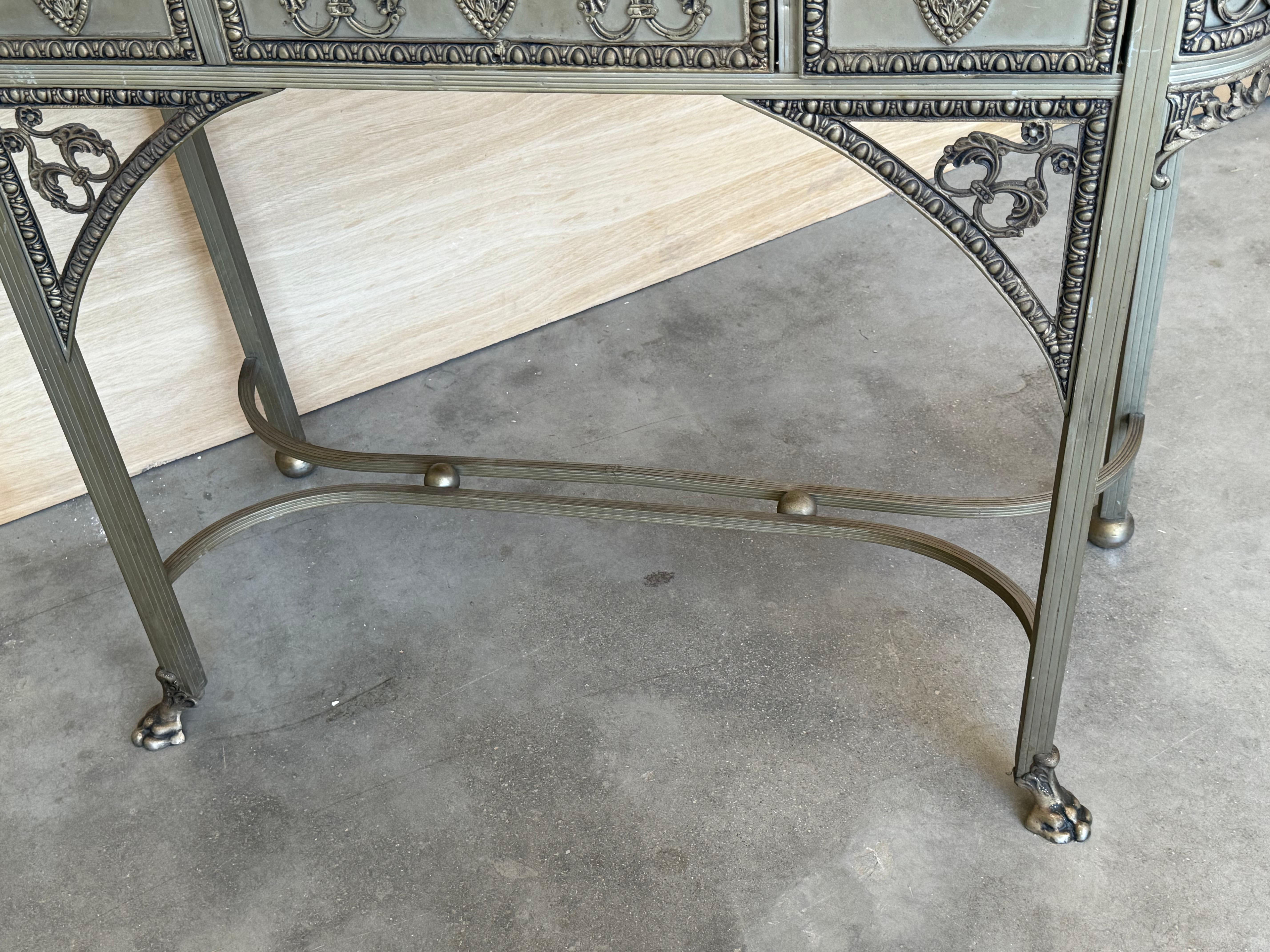 Tavolino da toeletta o Vanity con specchio in bronzo francese del XIX secolo in vendita 10