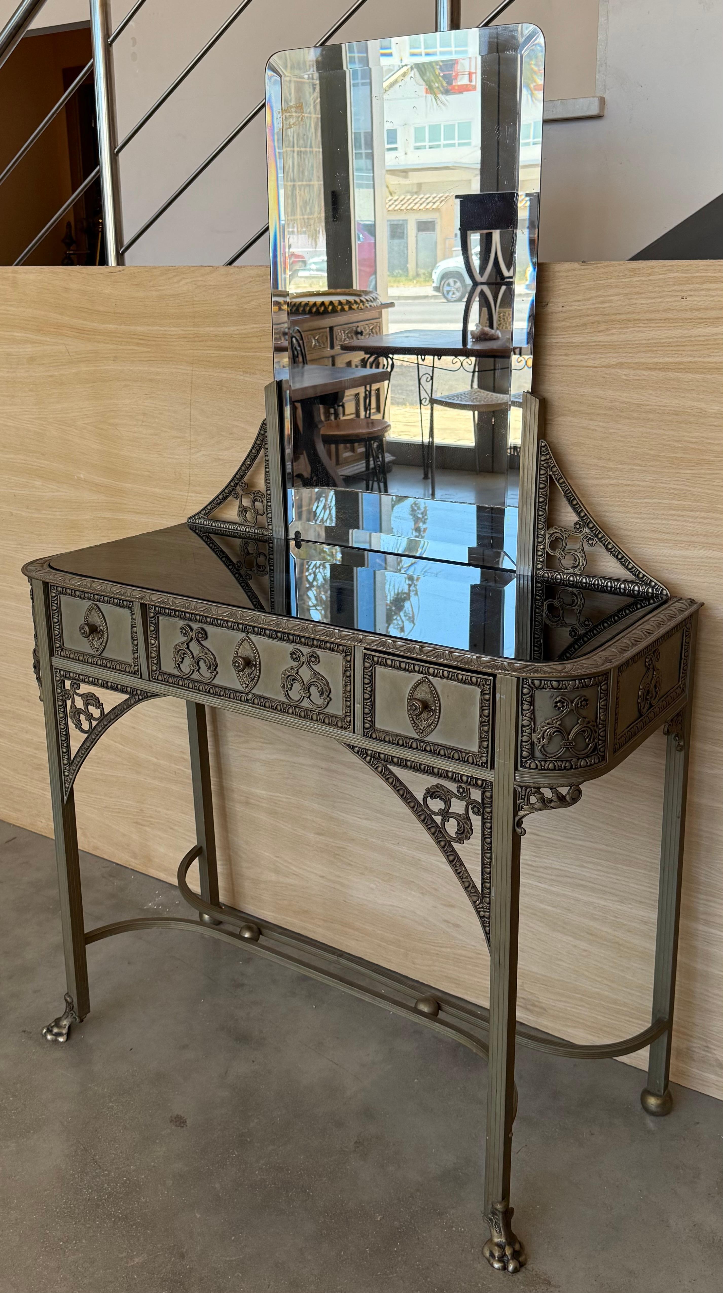 Tavolino da toeletta o Vanity con specchio in bronzo francese del XIX secolo In condizioni buone in vendita a Miami, FL