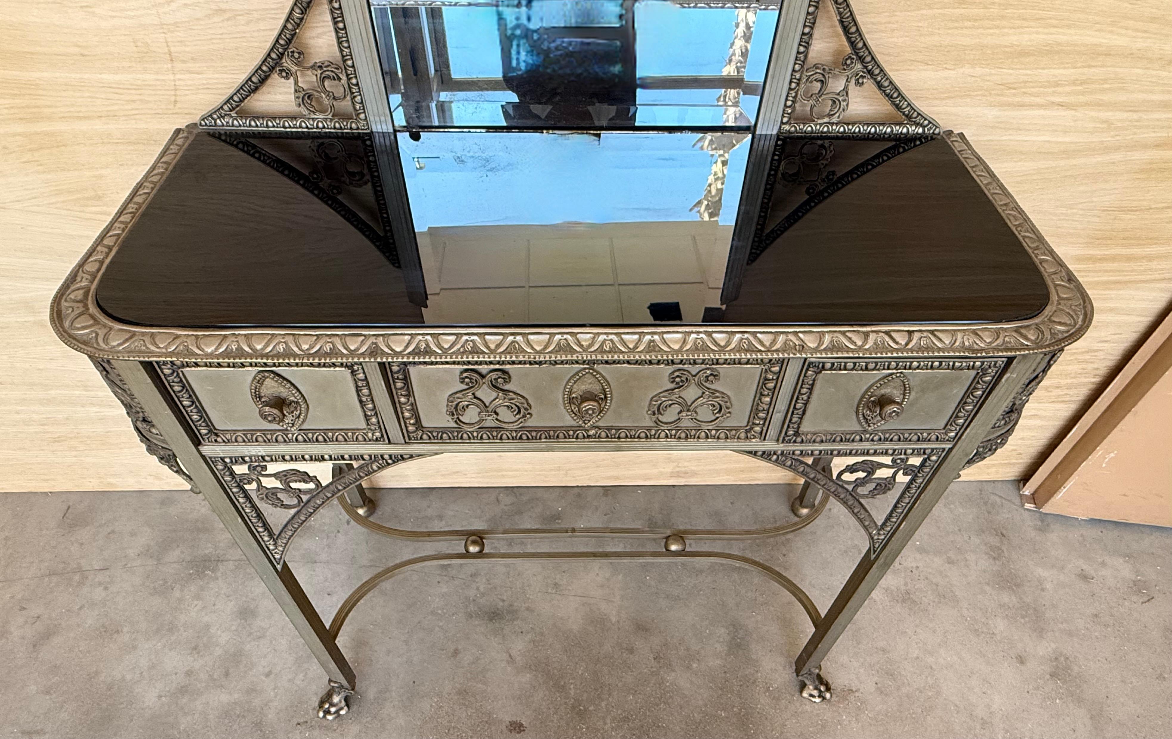Tavolino da toeletta o Vanity con specchio in bronzo francese del XIX secolo in vendita 2