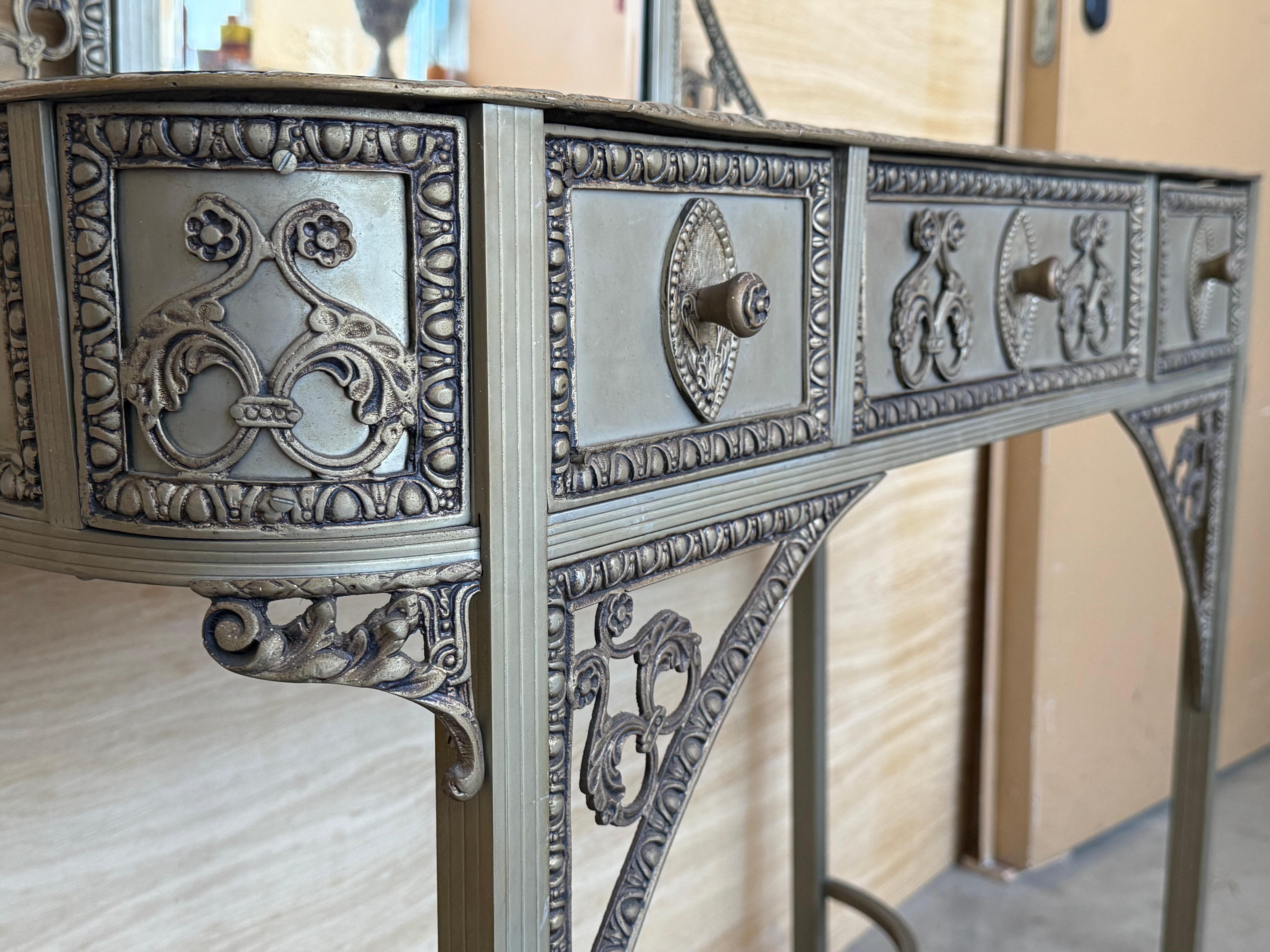 Tavolino da toeletta o Vanity con specchio in bronzo francese del XIX secolo in vendita 3
