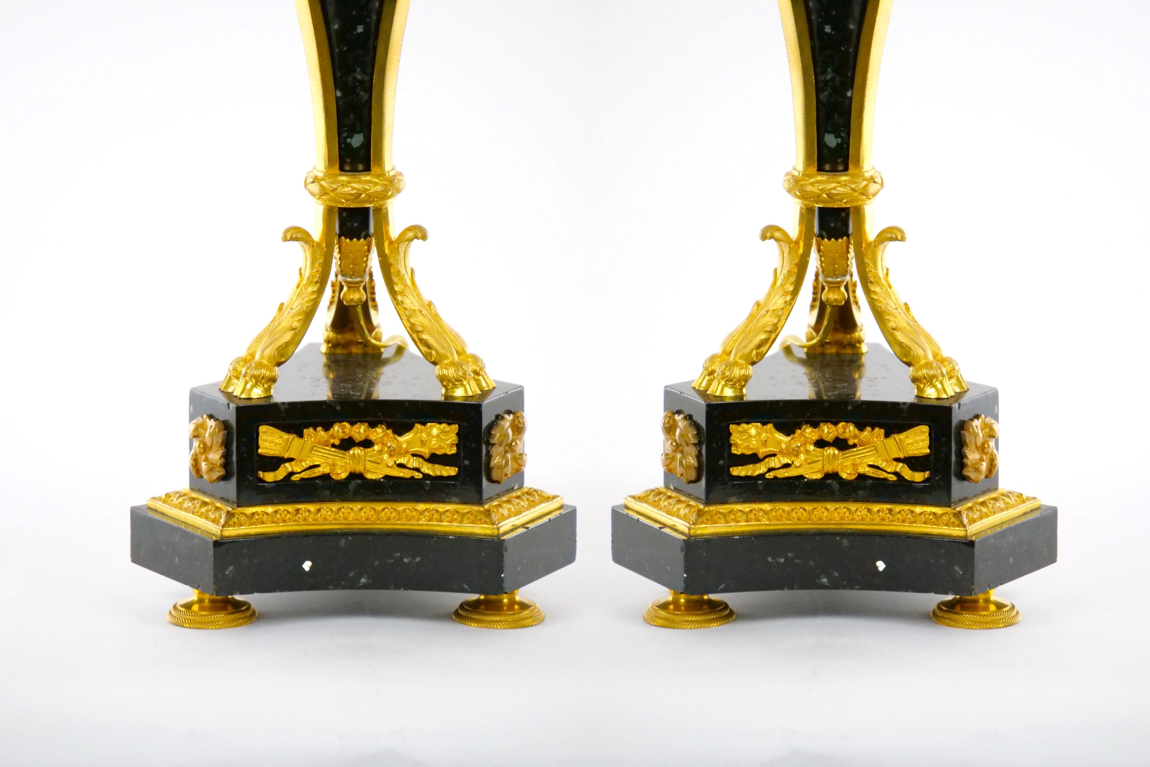 Mid-19th Century 19th Century French Bronze Mounted / Black Marble Pair Table Lamp For Sale