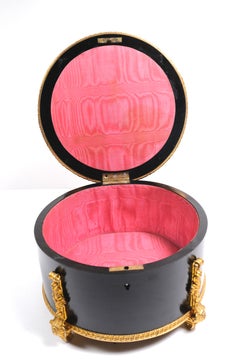 Scatola francese in bronzo del XIX secolo