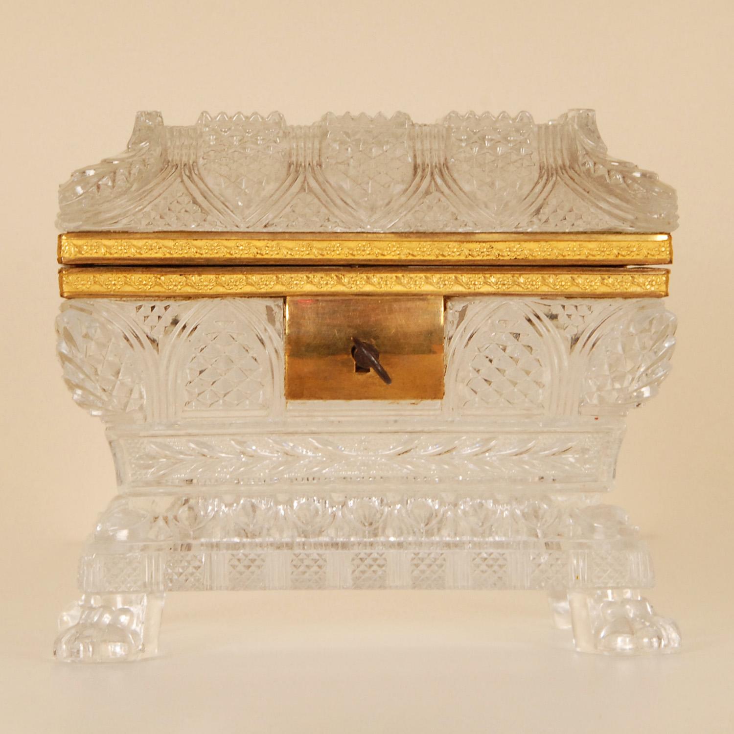 Boîte à bijoux française du 19ème siècle en cristal monté sur bronze, pieds en forme de griffes de style Empire en vente 5
